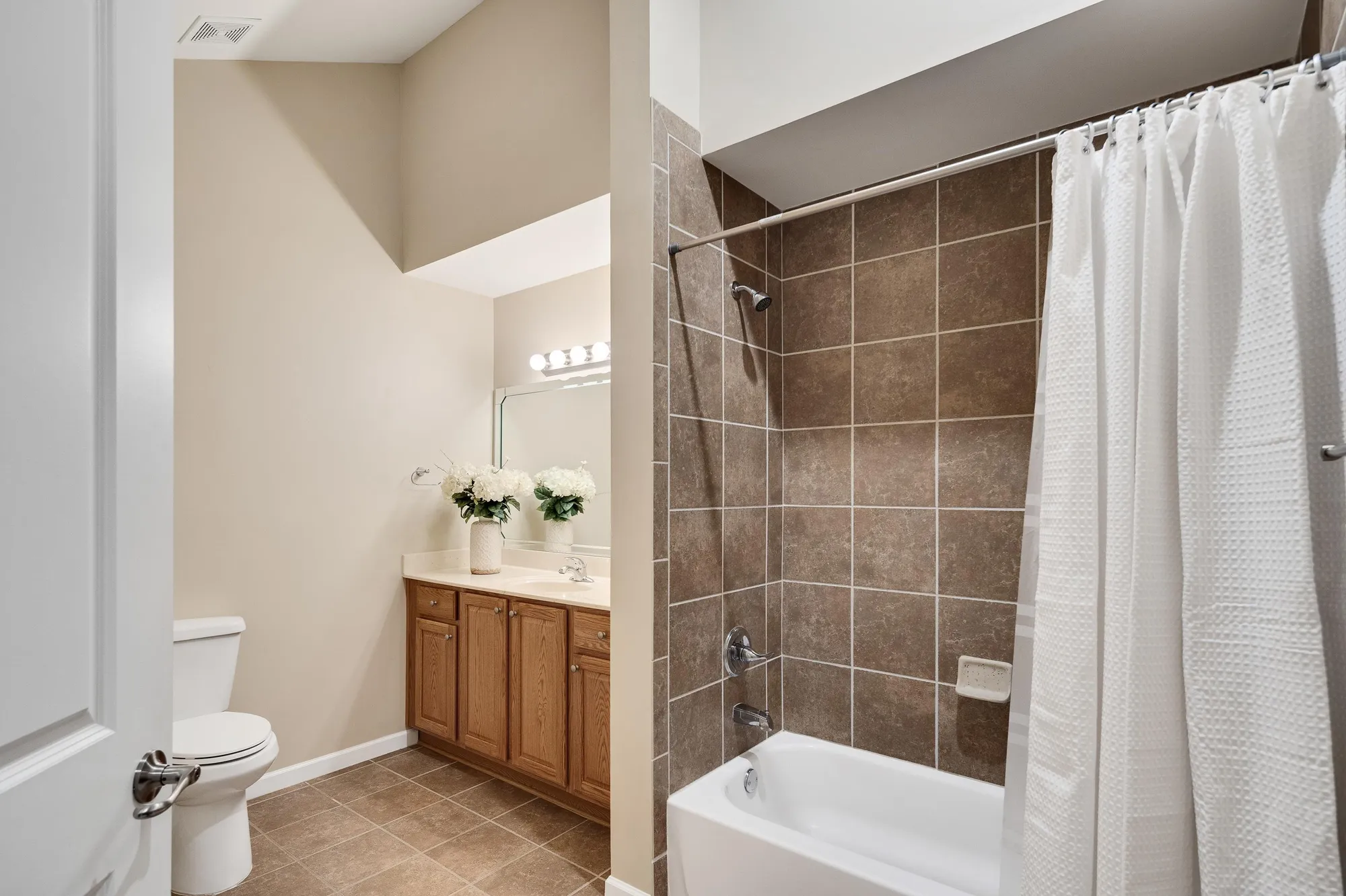 Property Slideshow image 34 of 36 | 781 stonevillage cv # 28, Collierville, TN, 38017