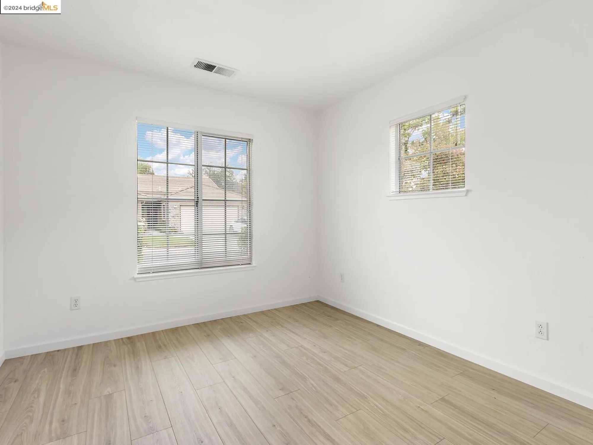 Property Slideshow image 20 of 33 | 1932 crispin dr, Brentwood, CA, 94513