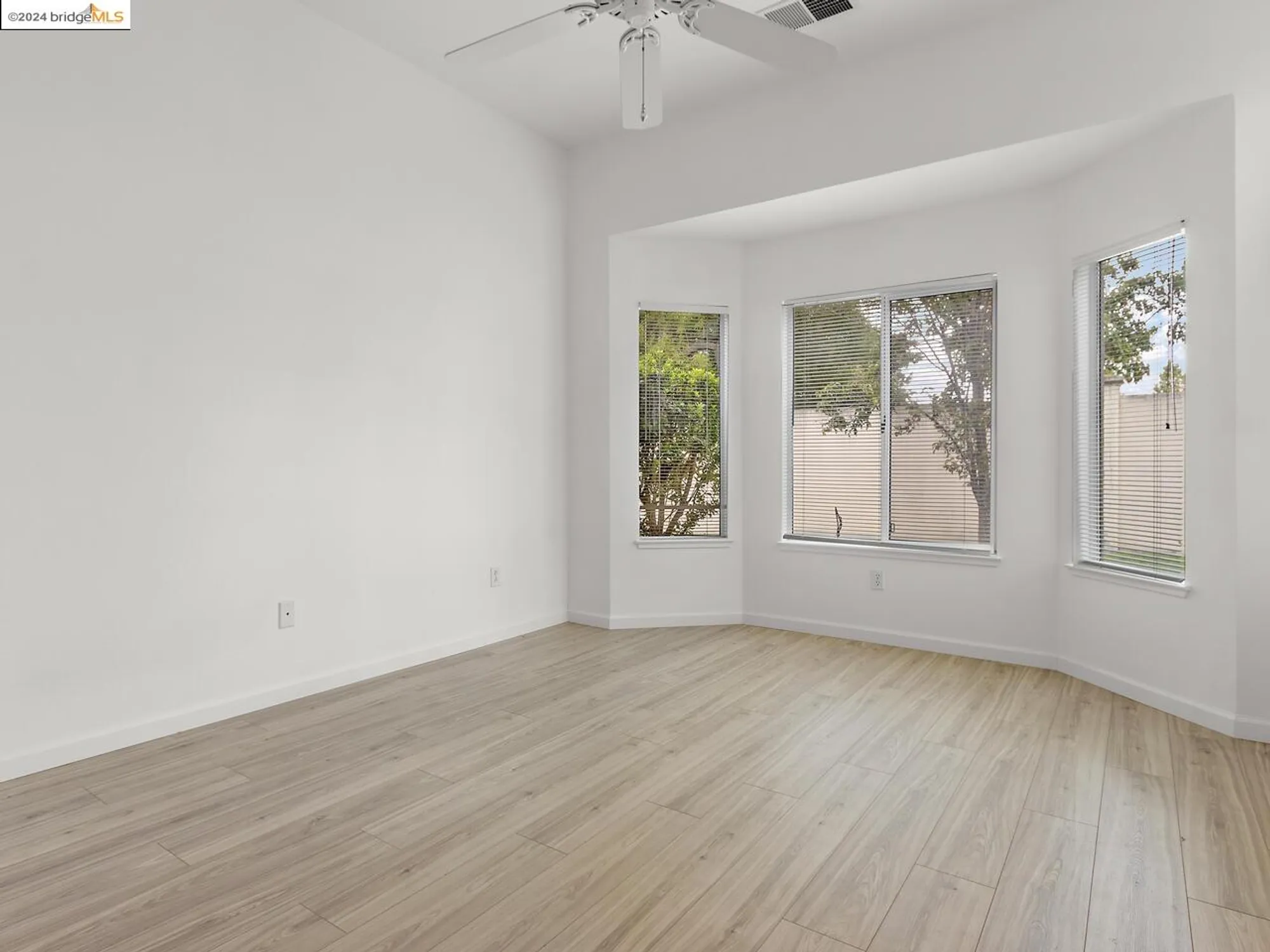 Property Slideshow image 14 of 33 | 1932 crispin dr, Brentwood, CA, 94513