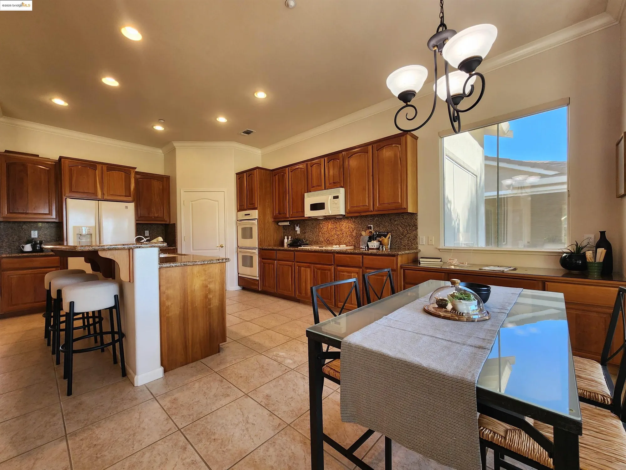 Property Slideshow image 17 of 49 | 930 suntan ln, Brentwood, CA, 94513