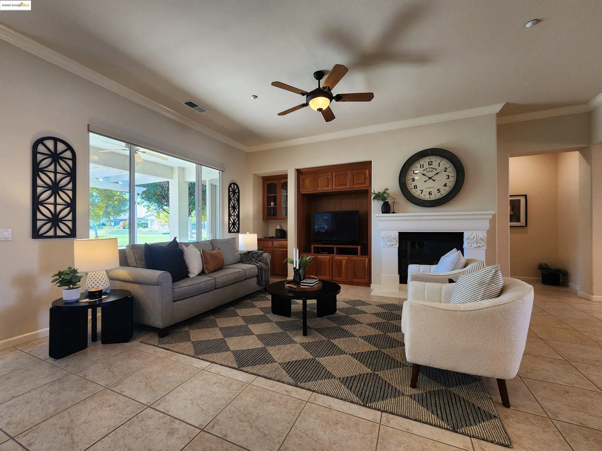 Property Slideshow image 13 of 49 | 930 suntan ln, Brentwood, CA, 94513