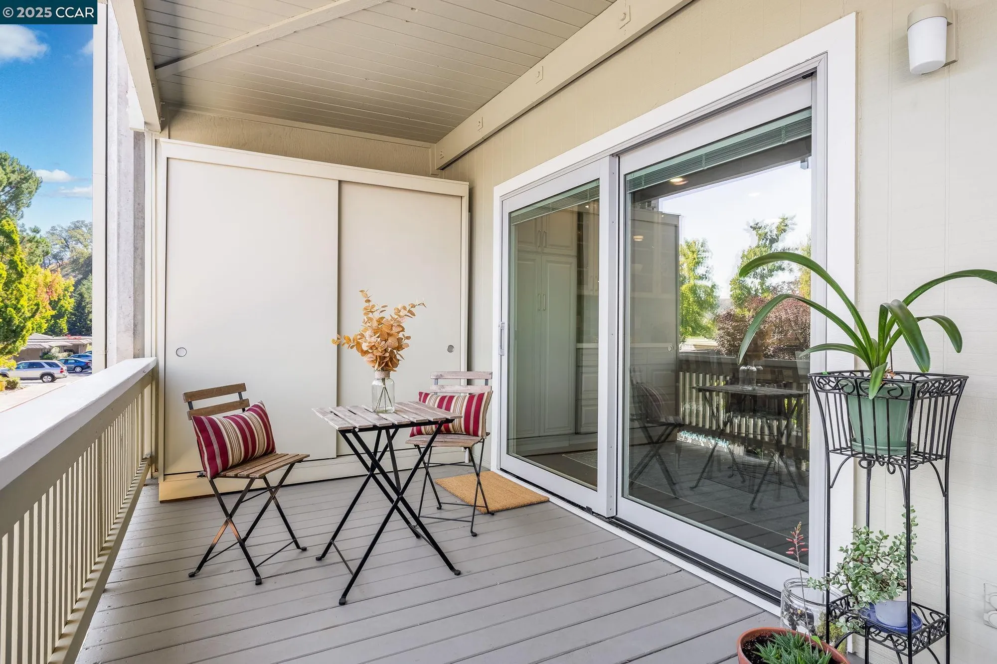 Property Slideshow image 11 of 23 | 1388 rockledge ln apt 4, Walnut Creek, CA, 94595