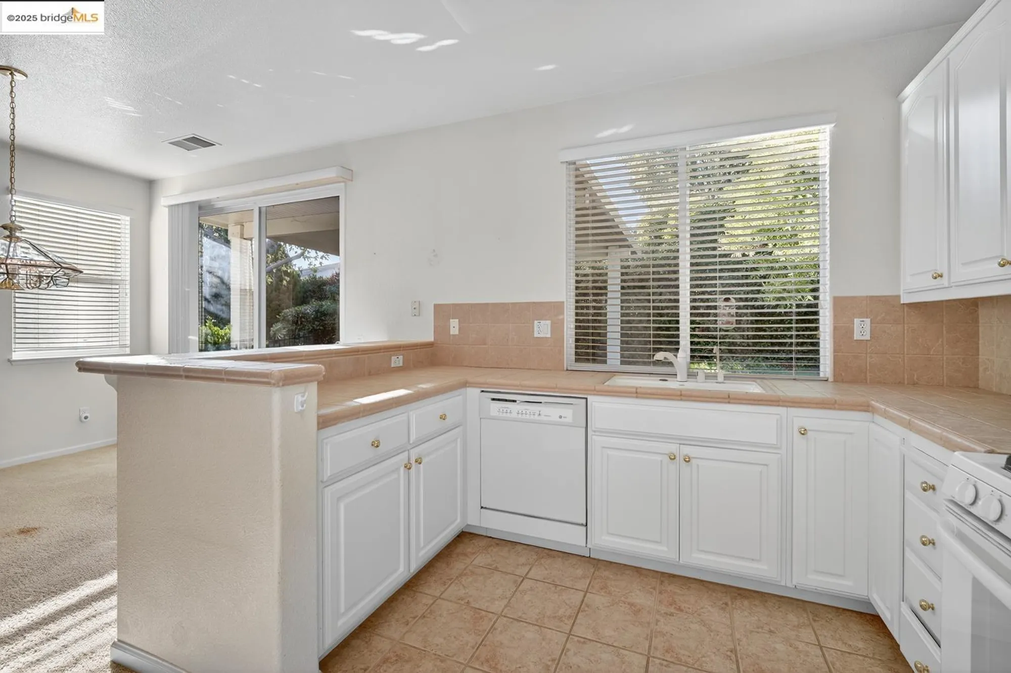 Property Slideshow image 16 of 35 | 1927 whitten pl, Brentwood, CA, 94513