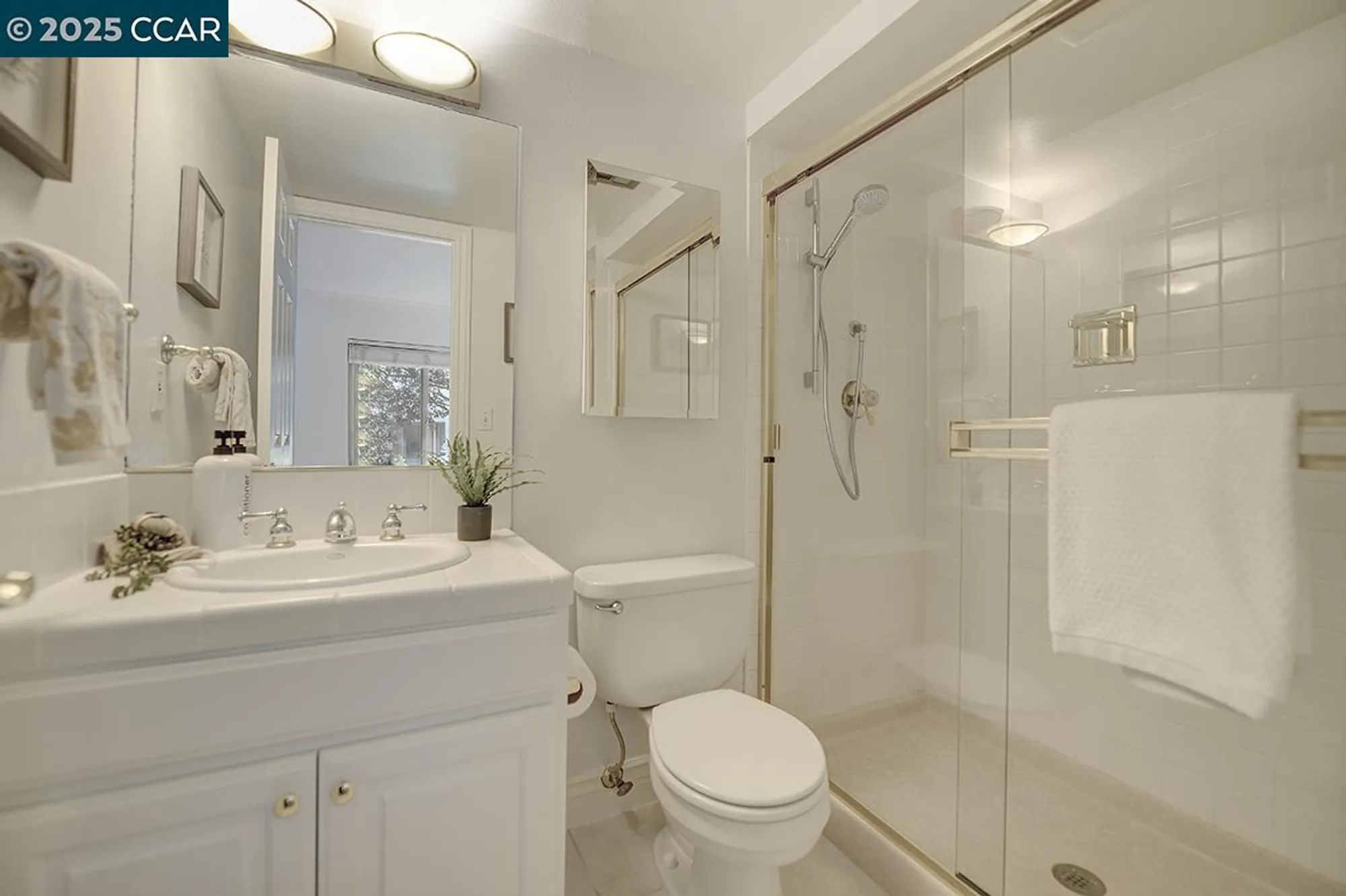 Property Slideshow image 20 of 58 | 2001 skycrest dr 4, Walnut Creek, CA, 94595