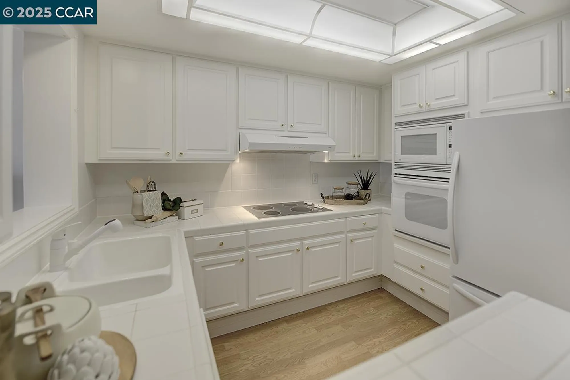 Property Slideshow image 4 of 58 | 2001 skycrest dr 4, Walnut Creek, CA, 94595