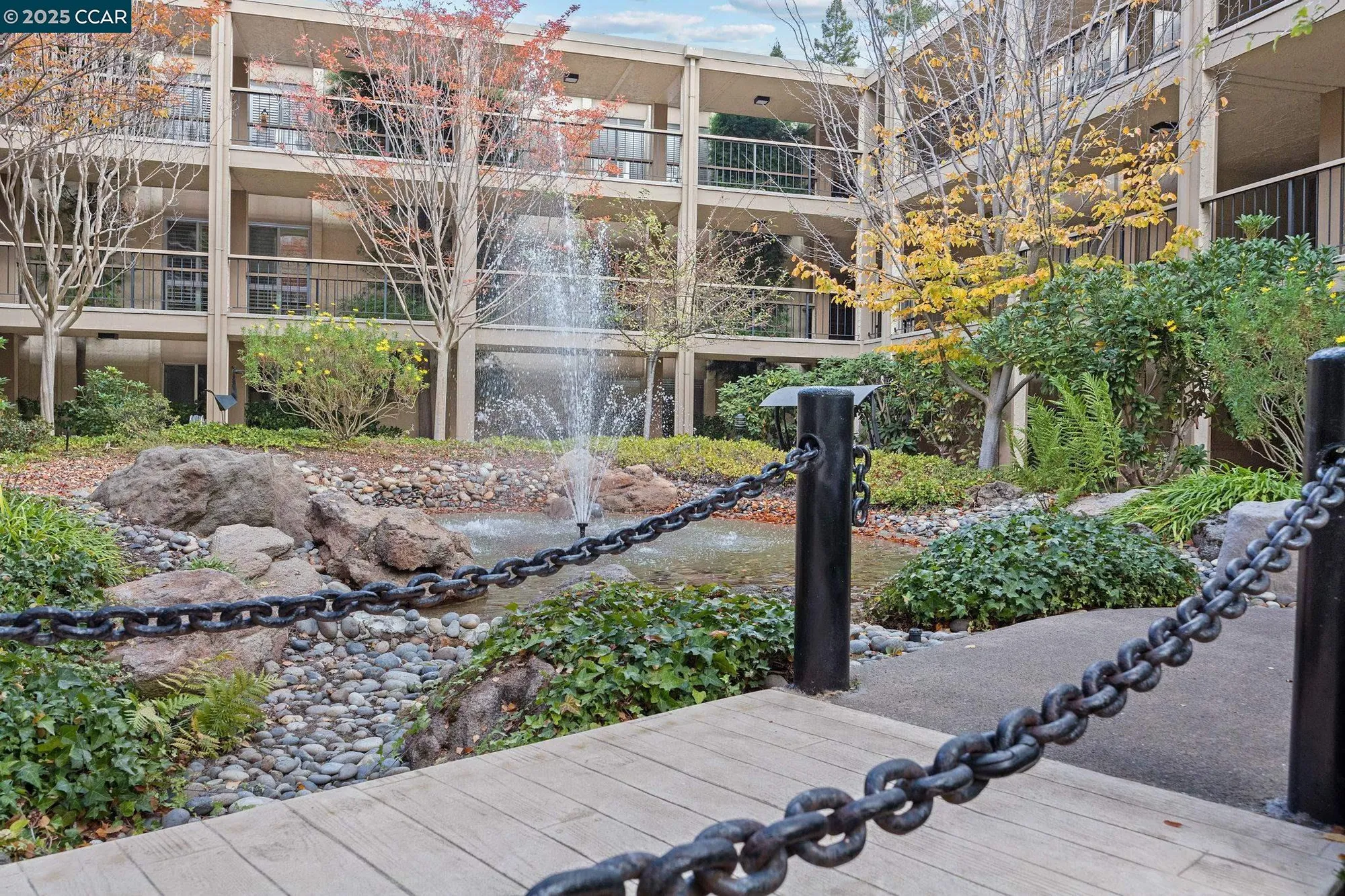 Property Slideshow image 14 of 50 | 1129 avenida sevilla 5b, Walnut Creek, CA, 94595