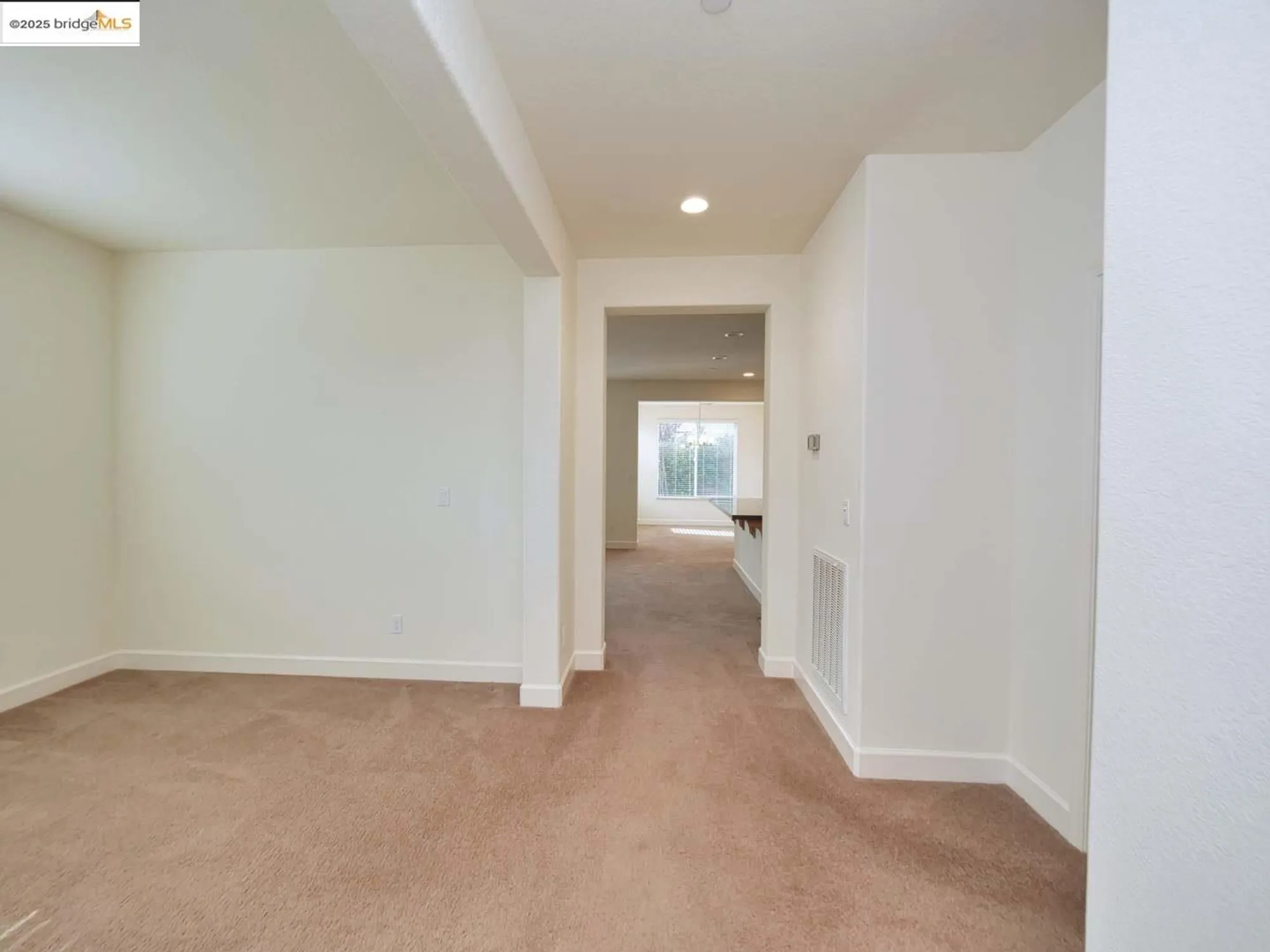 Property Slideshow image 23 of 52 | 321 kestrel way, Rio Vista, CA, 94571