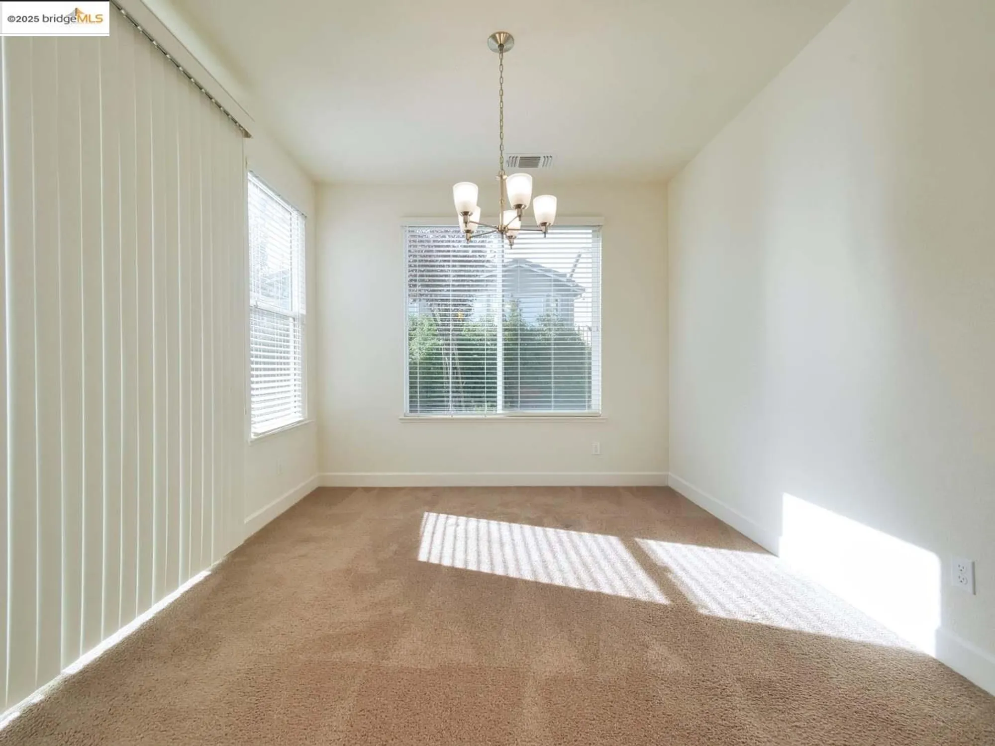 Property Slideshow image 32 of 52 | 321 kestrel way, Rio Vista, CA, 94571