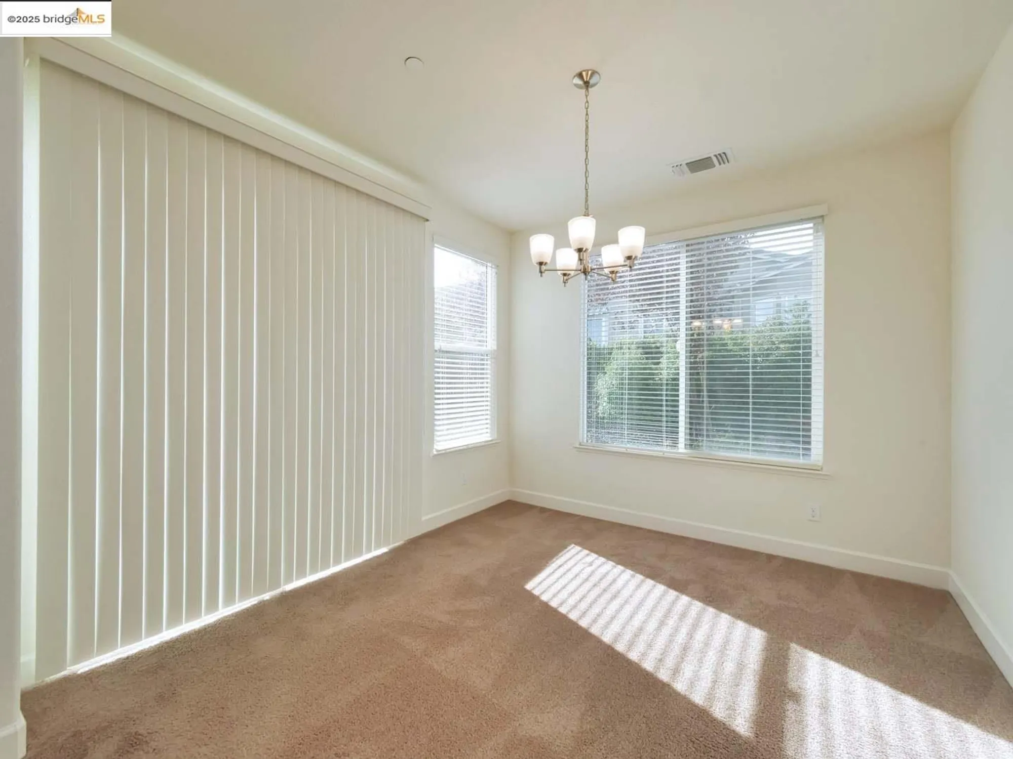 Property Slideshow image 33 of 52 | 321 kestrel way, Rio Vista, CA, 94571