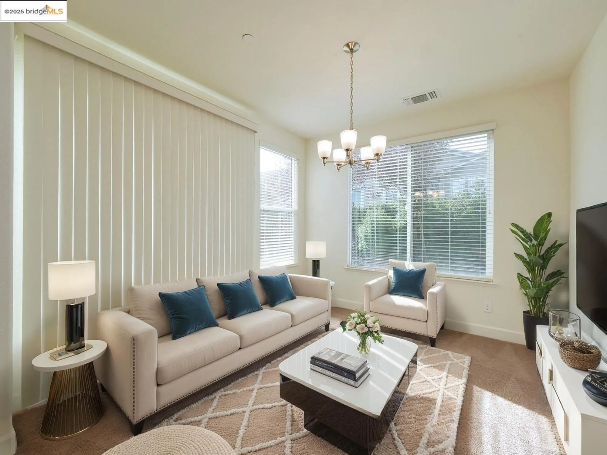 Property Slideshow image 10 of 52 | 321 kestrel way, Rio Vista, CA, 94571