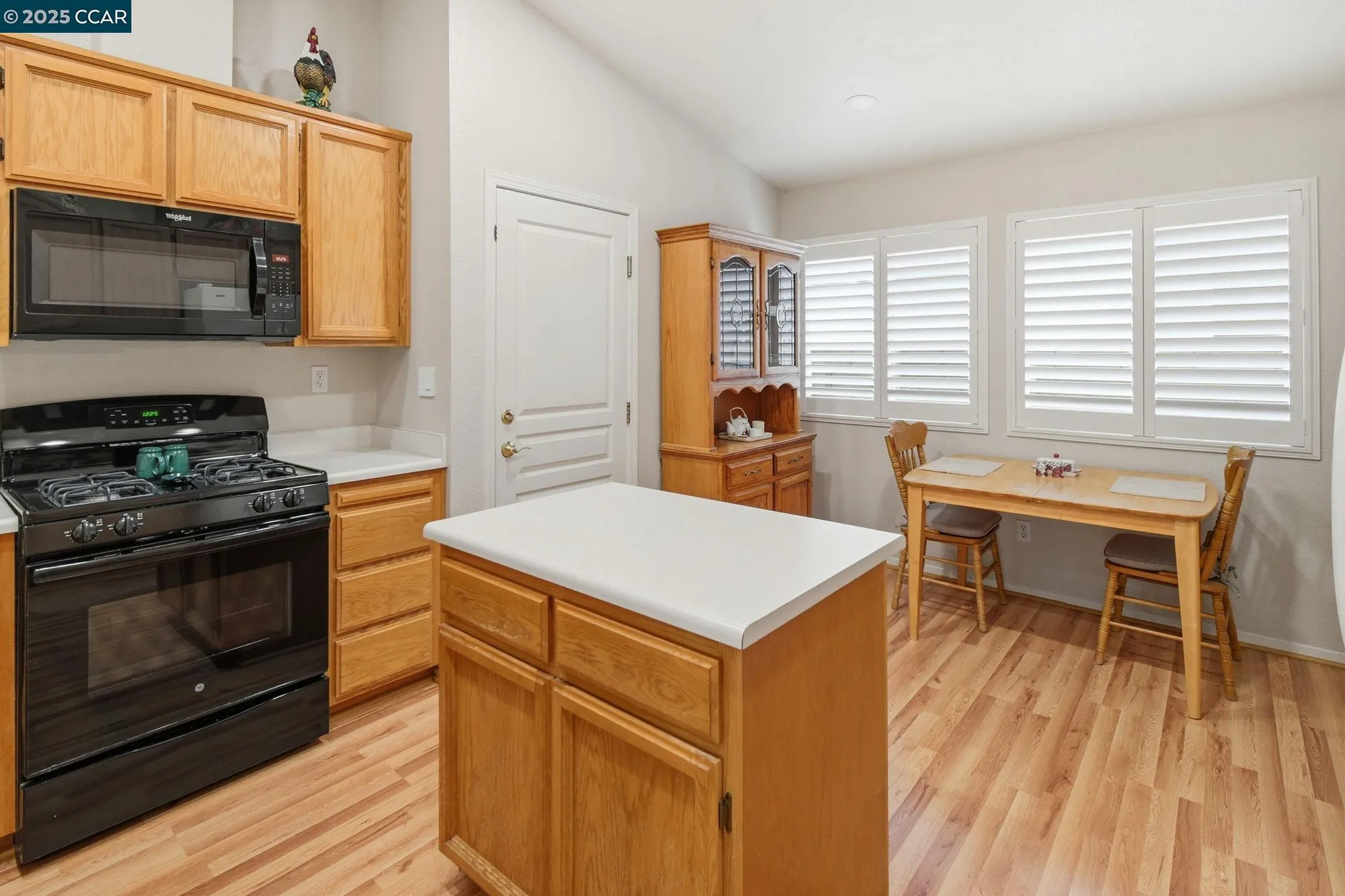 Property Slideshow image 13 of 39 | 443 mandarin cir, Vacaville, CA, 95687