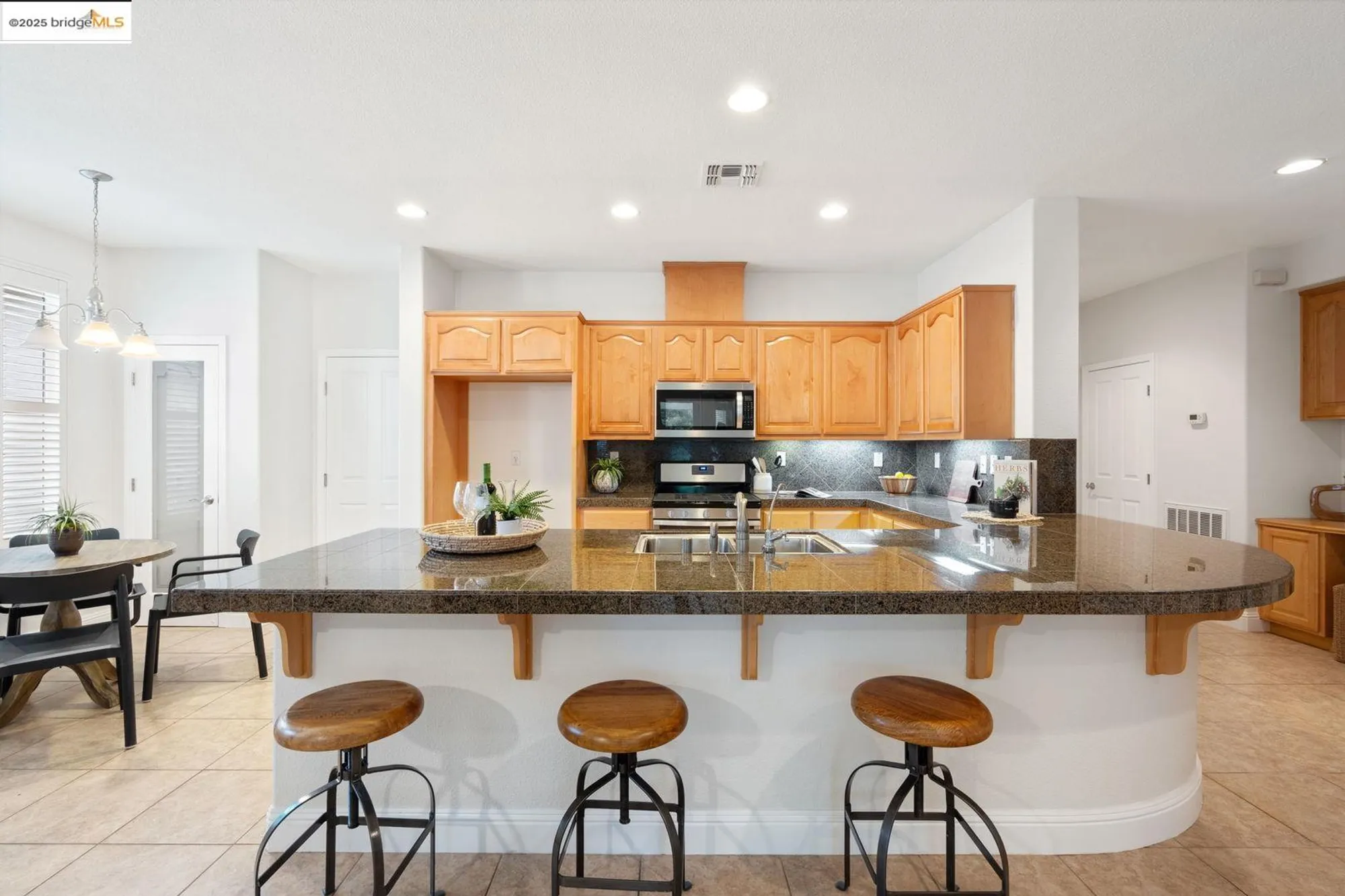 Property Slideshow image 8 of 29 | 501 marianna pl, Rio Vista, CA, 94571