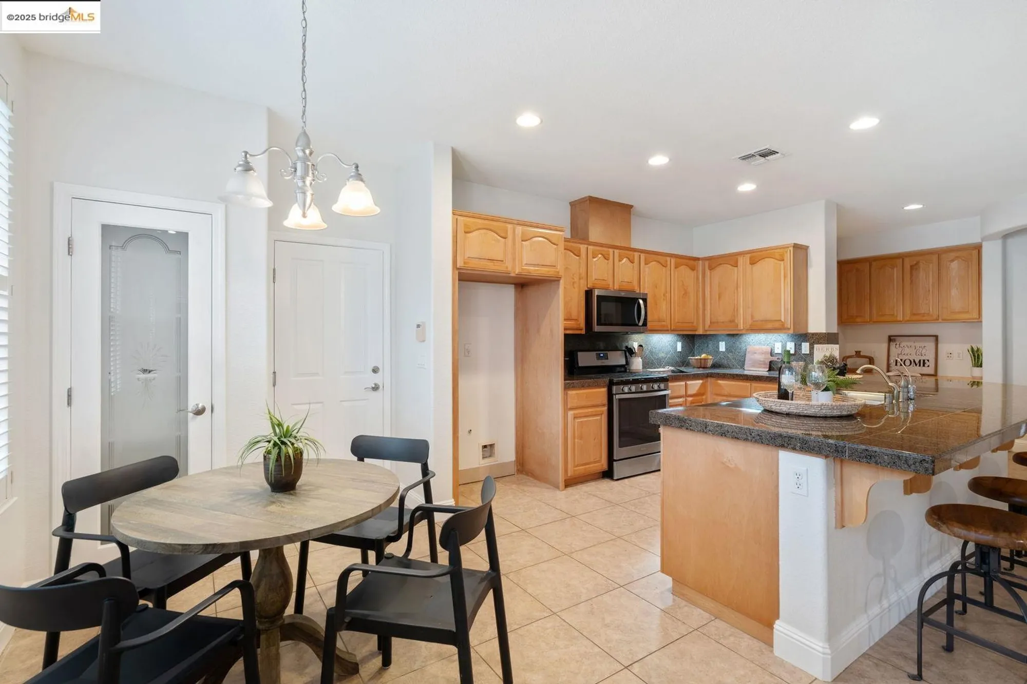 Property Slideshow image 9 of 29 | 501 marianna pl, Rio Vista, CA, 94571