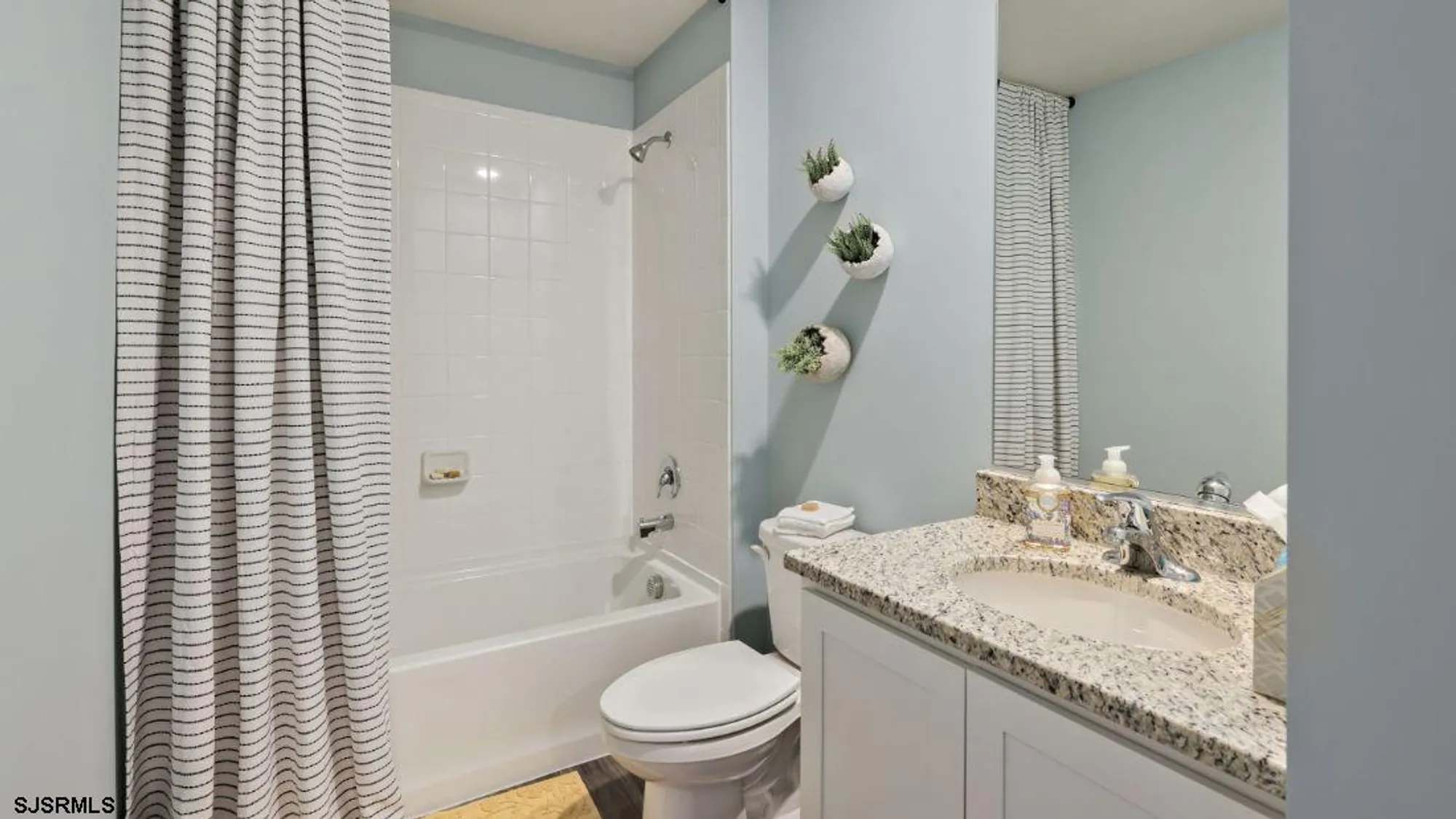 Property Slideshow image 19 of 44 | 140 hilton head ct, Egg Harbor Township, NJ, 08234