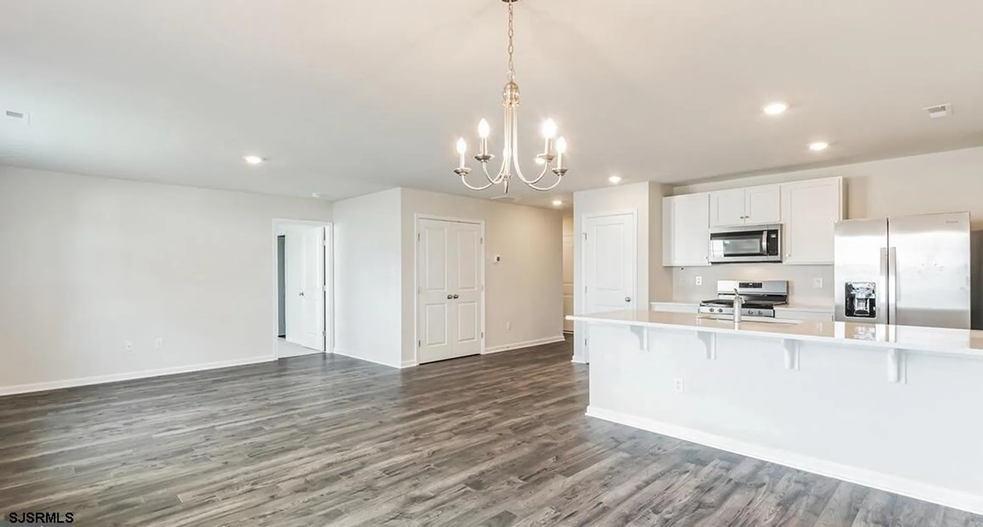 Property Slideshow image 5 of 44 | 140 hilton head ct, Egg Harbor Township, NJ, 08234