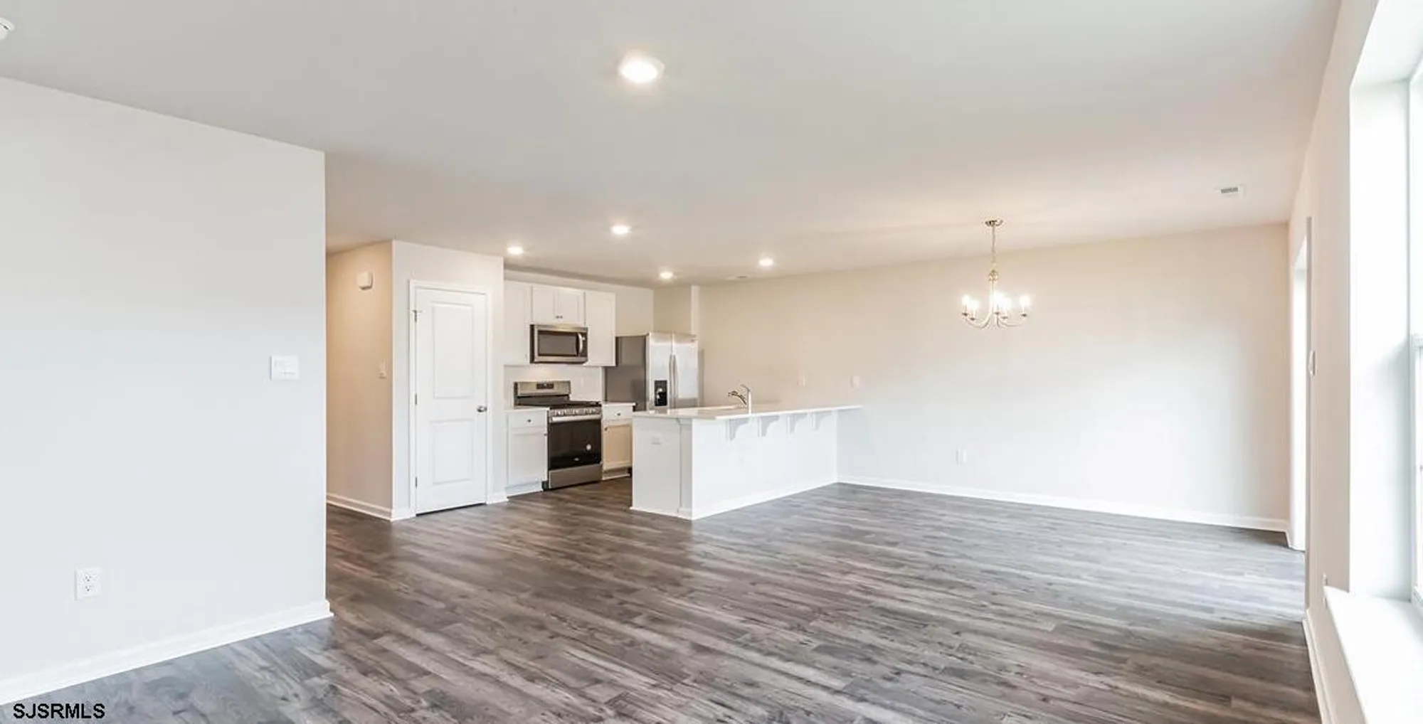 Property Slideshow image 6 of 44 | 140 hilton head ct, Egg Harbor Township, NJ, 08234