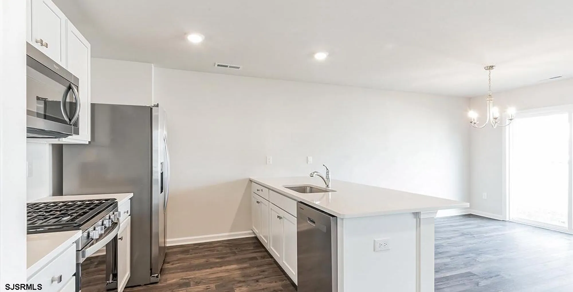 Property Slideshow image 8 of 44 | 140 hilton head ct, Egg Harbor Township, NJ, 08234