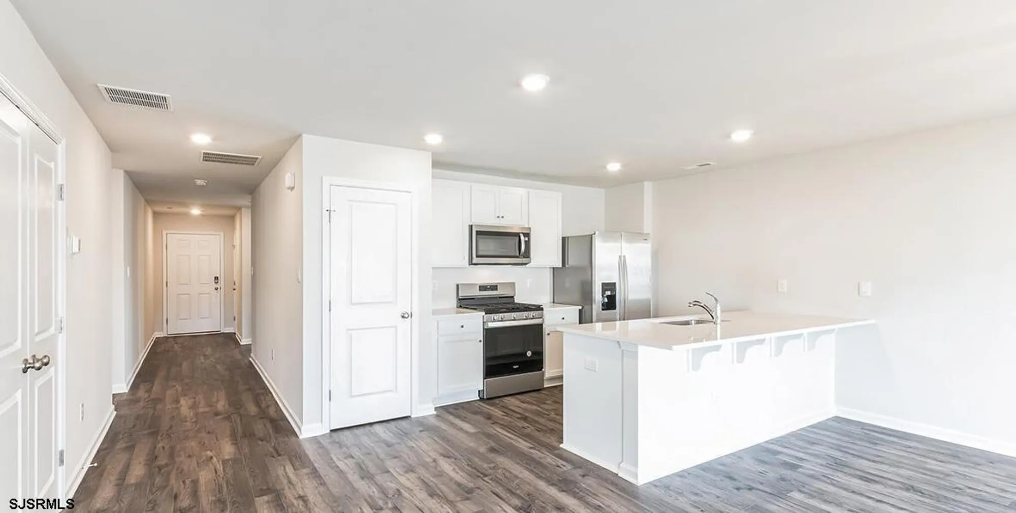 Property Slideshow image 9 of 44 | 140 hilton head ct, Egg Harbor Township, NJ, 08234