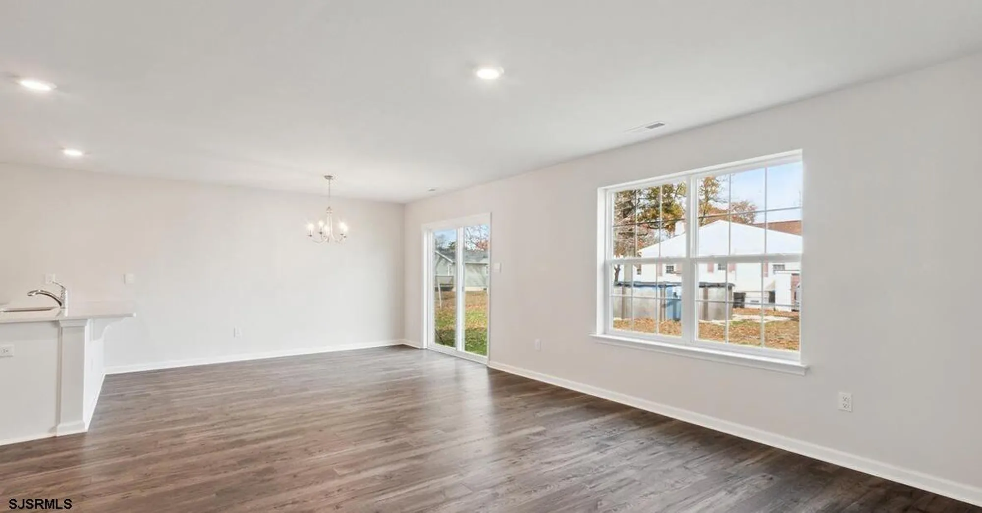 Property Slideshow image 10 of 44 | 140 hilton head ct, Egg Harbor Township, NJ, 08234