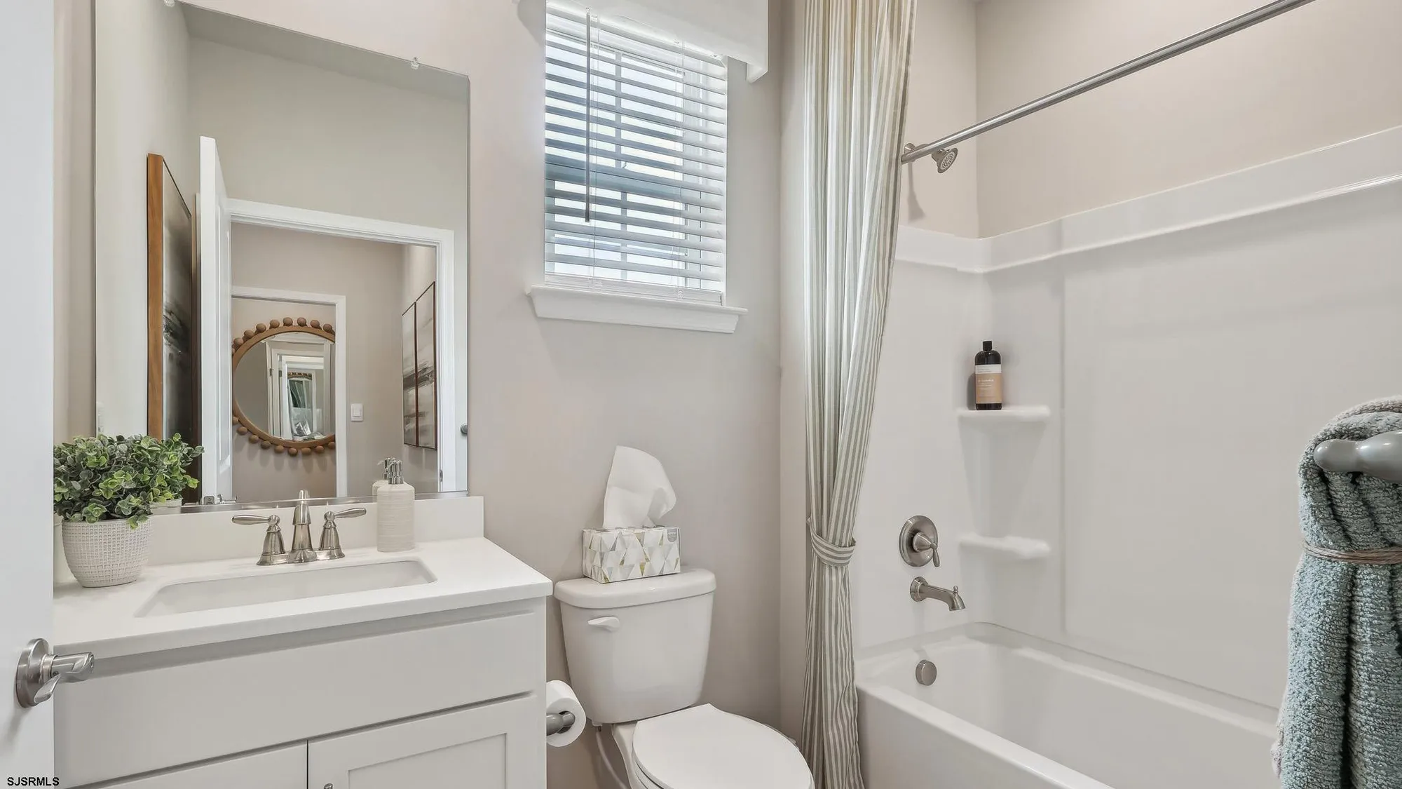Property Slideshow image 19 of 34 | 123 hilton head ct, Egg Harbor Township, NJ, 08234