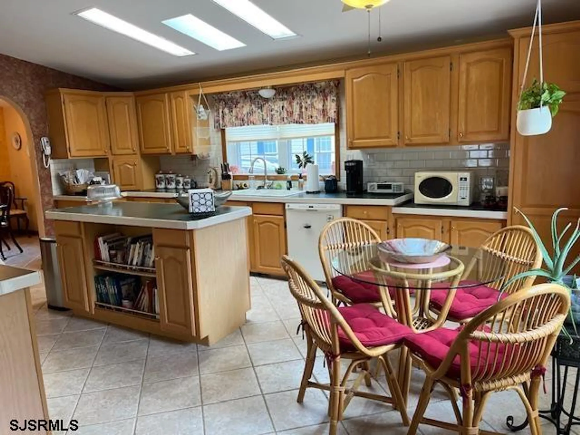 Property Slideshow image 12 of 25 | 154 muirfield ct, Mays Landing, NJ, 08330