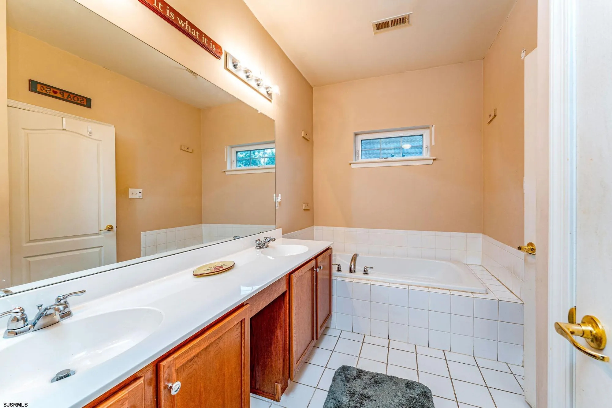 Property Slideshow image 17 of 30 | 123 bluebell dr, Egg Harbor Township, NJ, 08234