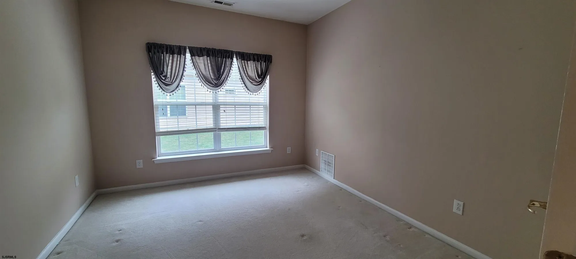 Property Slideshow image 18 of 30 | 123 bluebell dr, Egg Harbor Township, NJ, 08234