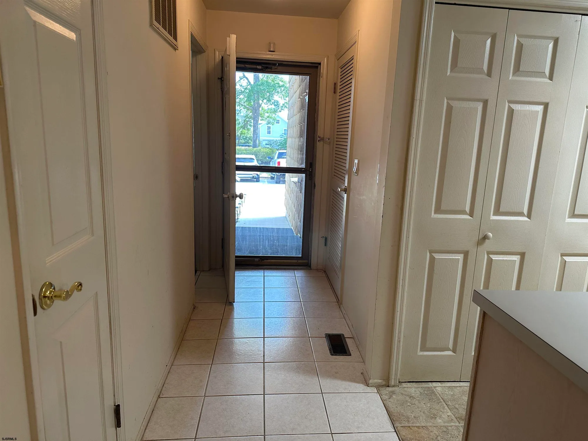 Property Slideshow image 5 of 26 | 19 e woodland ave # e101, Absecon, NJ, 08201