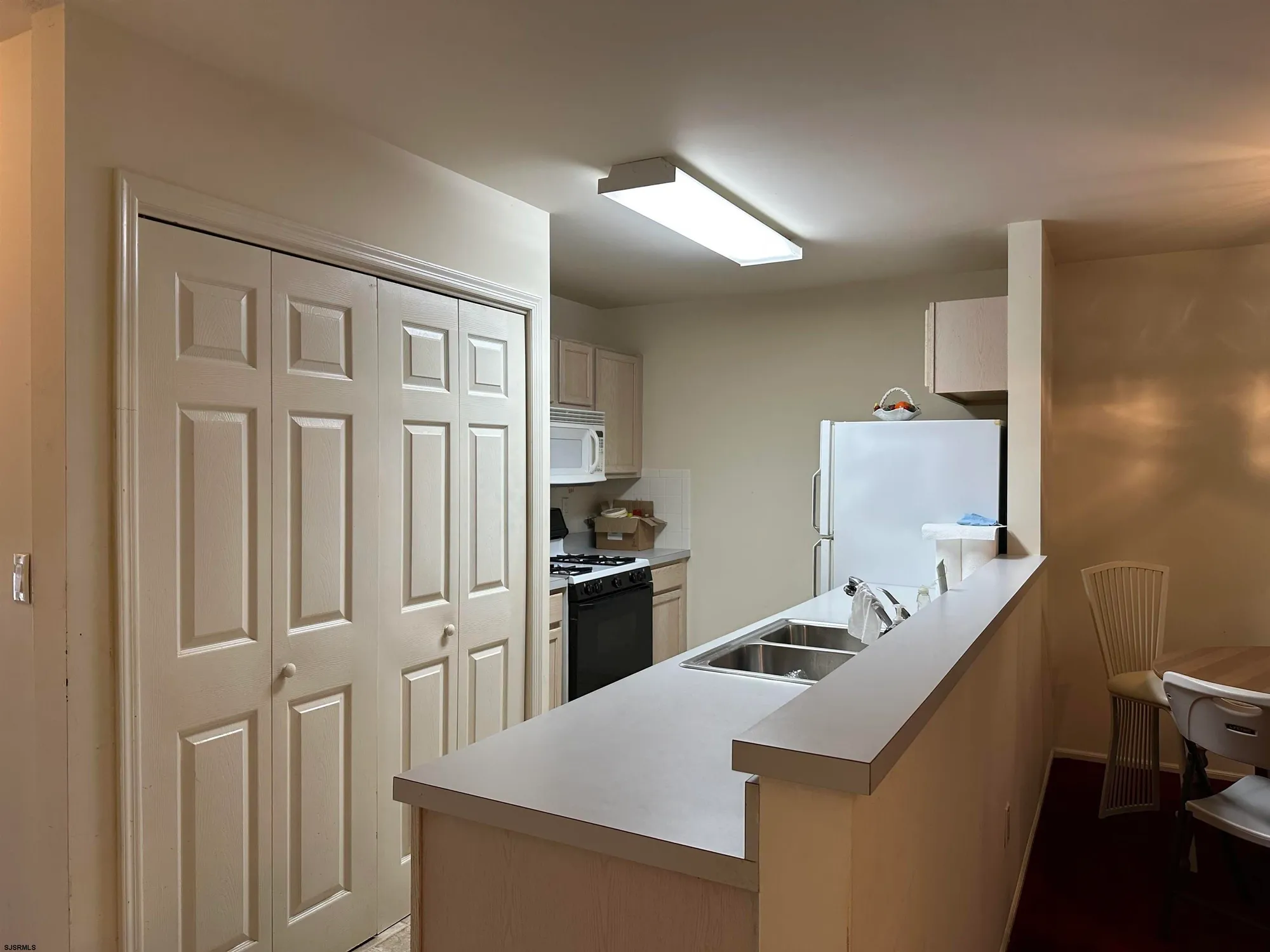 Property Slideshow image 6 of 26 | 19 e woodland ave # e101, Absecon, NJ, 08201