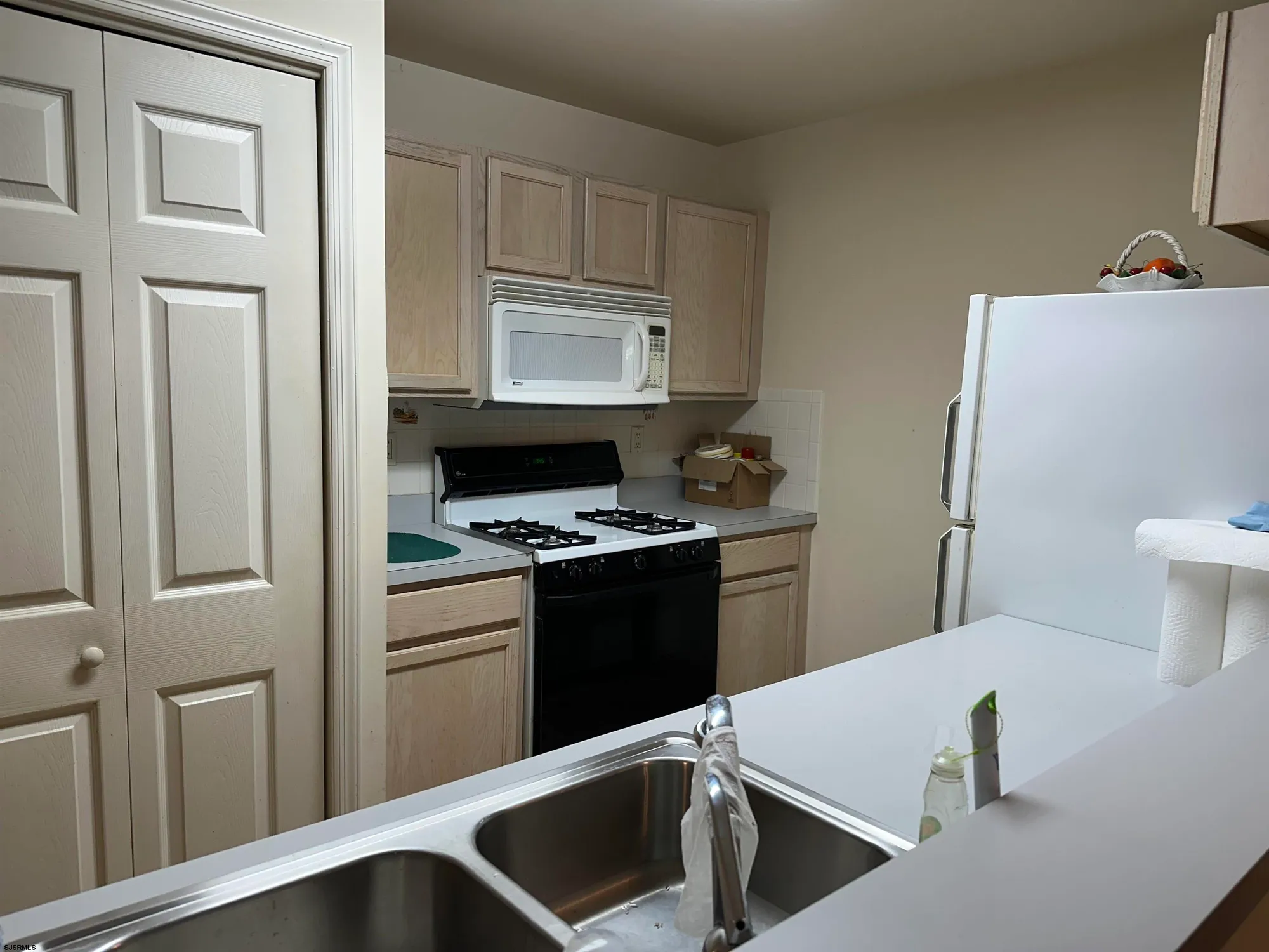 Property Slideshow image 7 of 26 | 19 e woodland ave # e101, Absecon, NJ, 08201