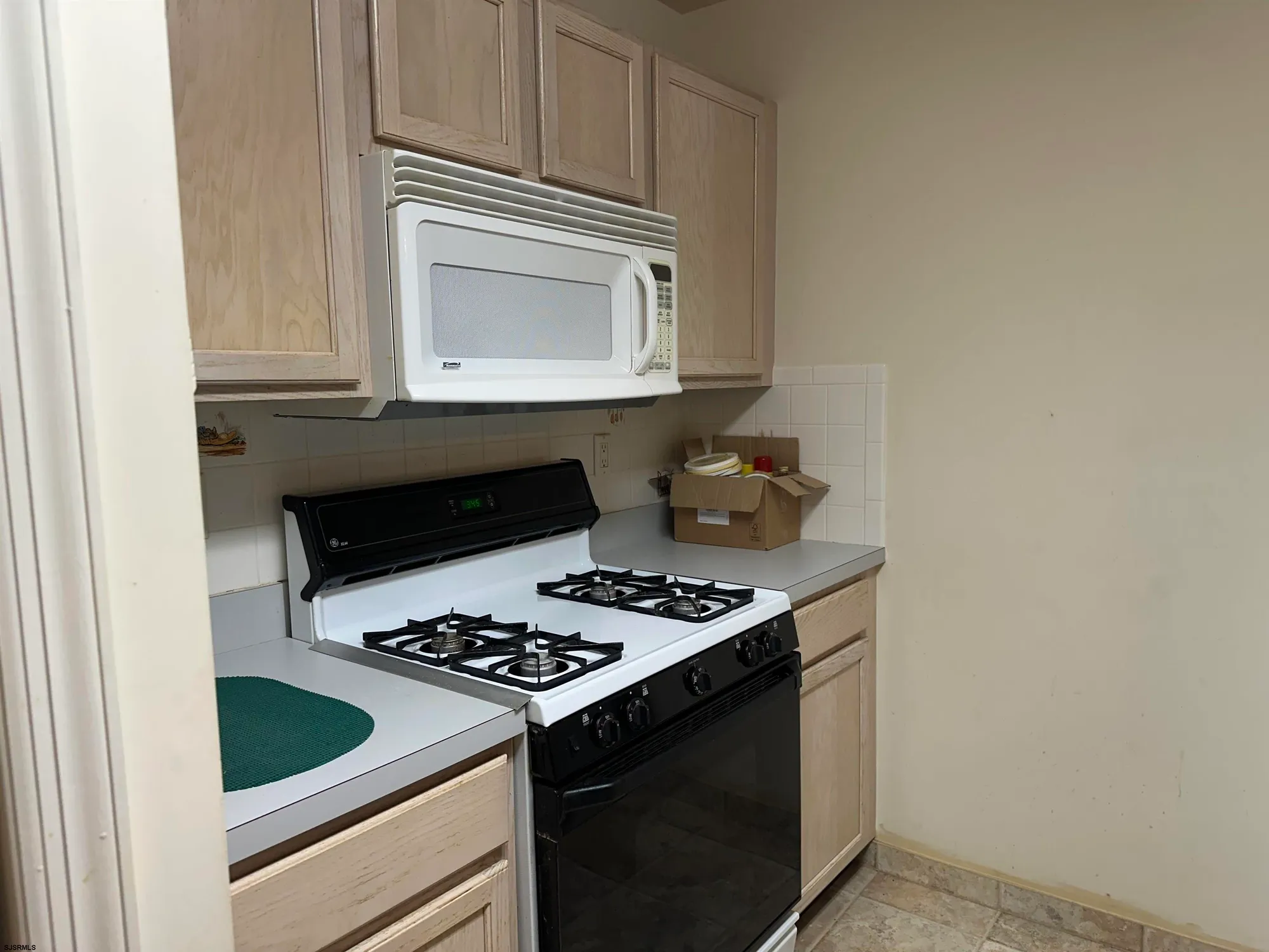 Property Slideshow image 9 of 26 | 19 e woodland ave # e101, Absecon, NJ, 08201