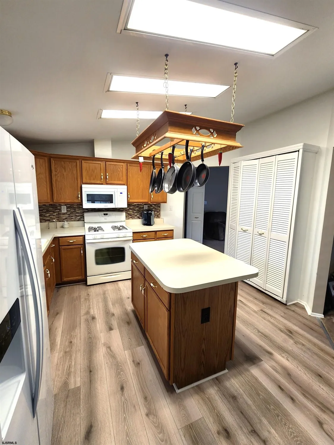 Property Slideshow image 6 of 25 | 3 knollwood dr, Mays Landing, NJ, 08330