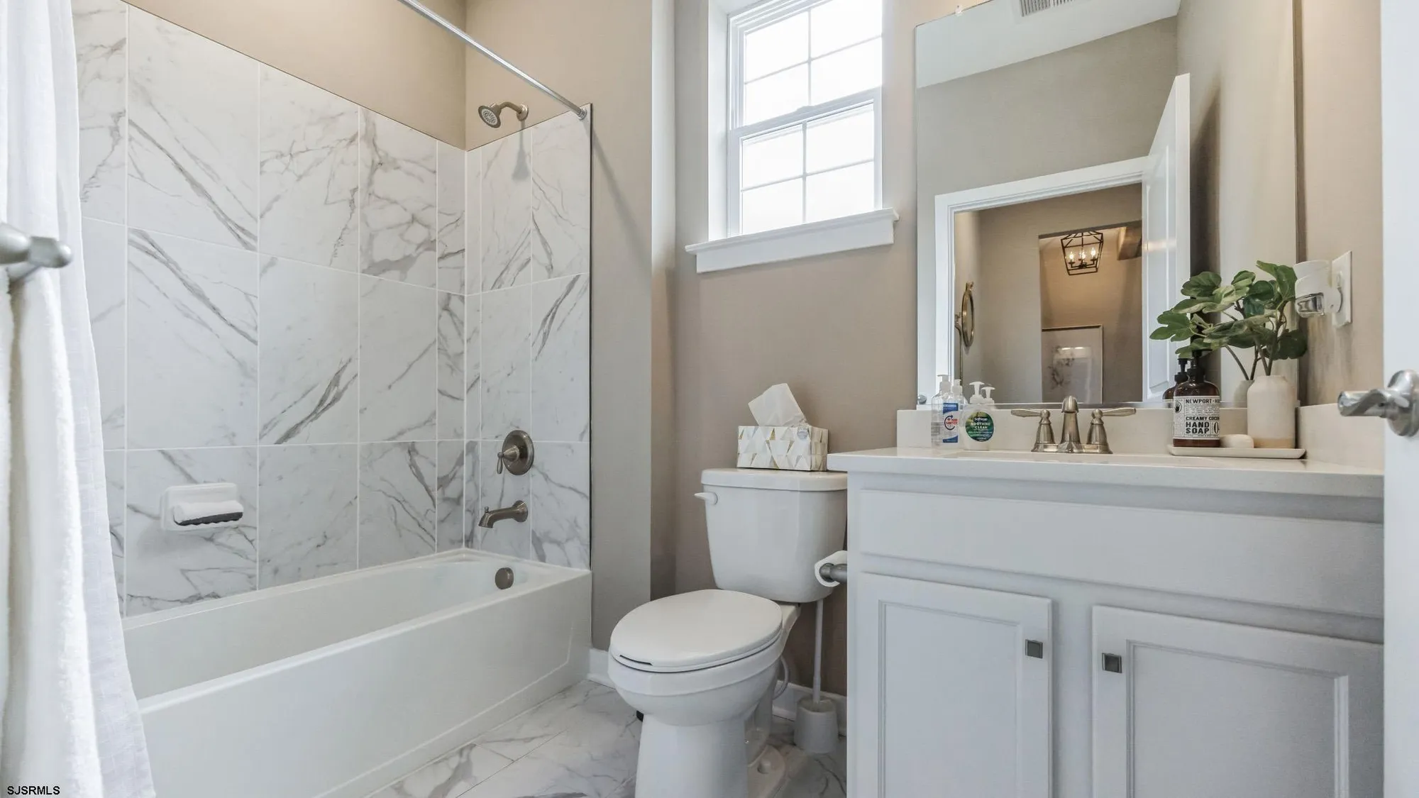 Property Slideshow image 15 of 28 | 256 huntington dr, Egg Harbor Township, NJ, 08234