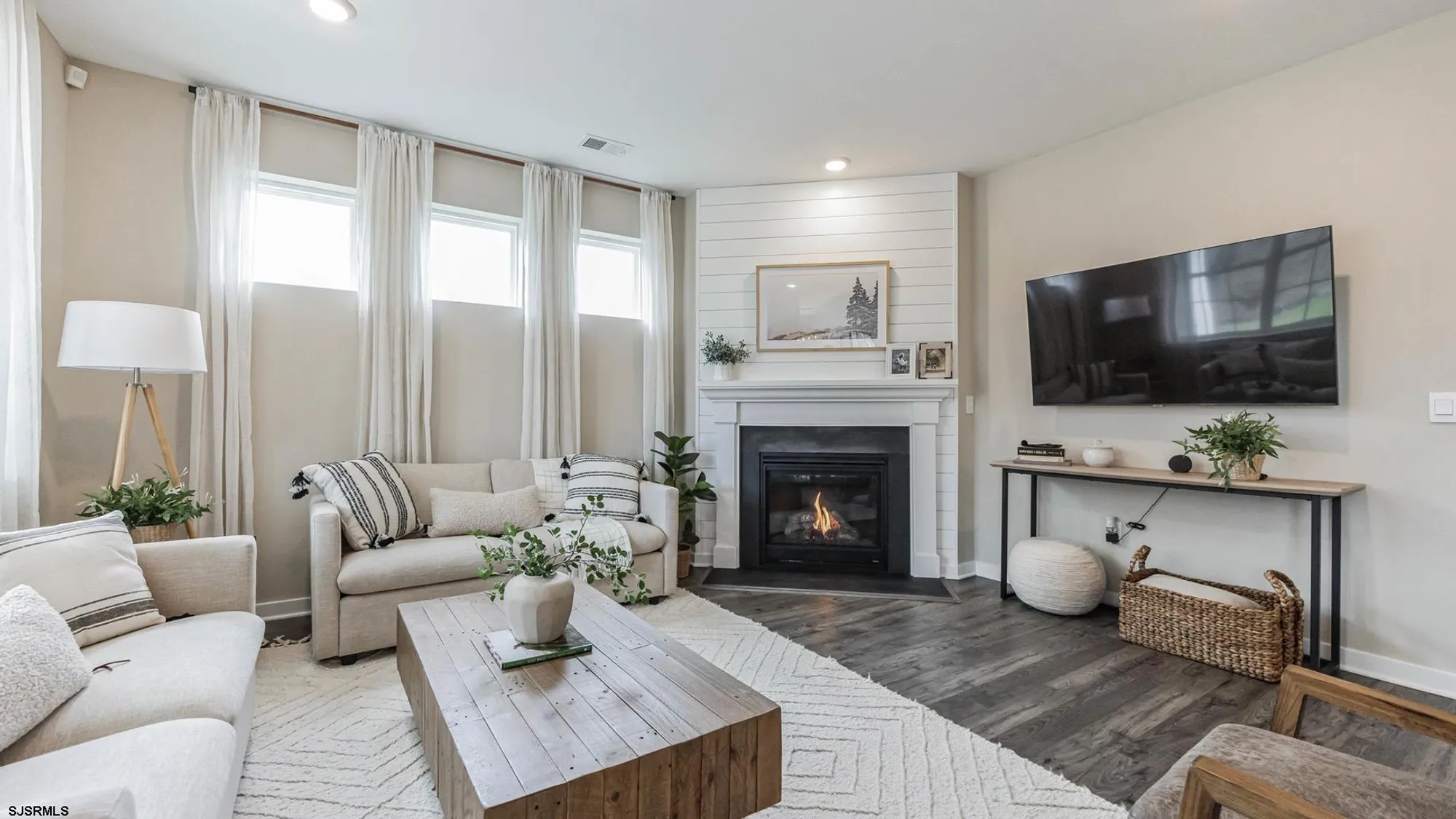 Property Slideshow image 14 of 28 | 256 huntington dr, Egg Harbor Township, NJ, 08234