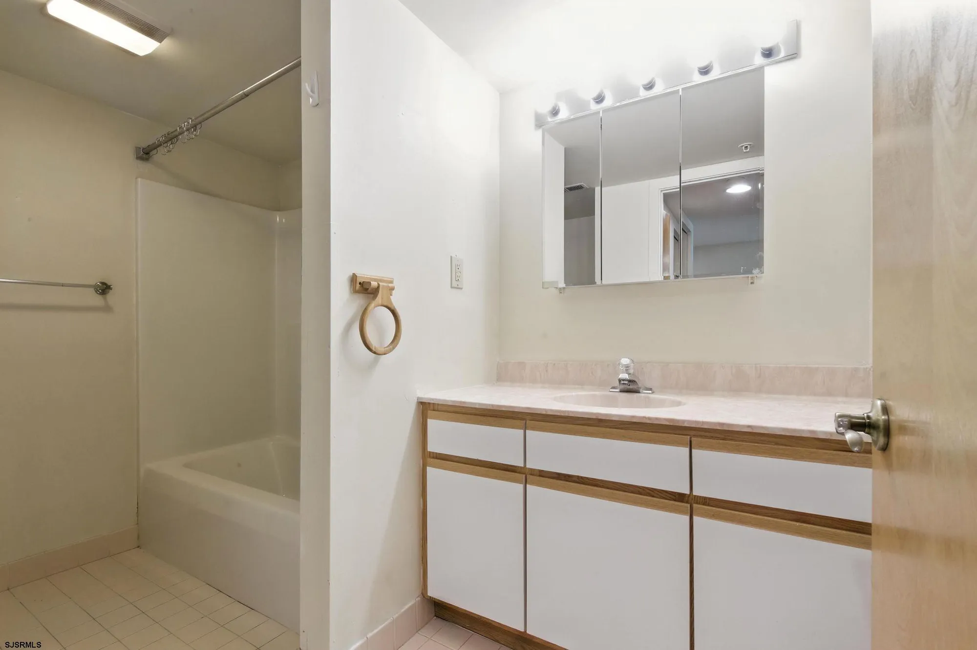 Property Slideshow image 16 of 30 | 3104 dolphin ave # 3104, Northfield, NJ, 08225