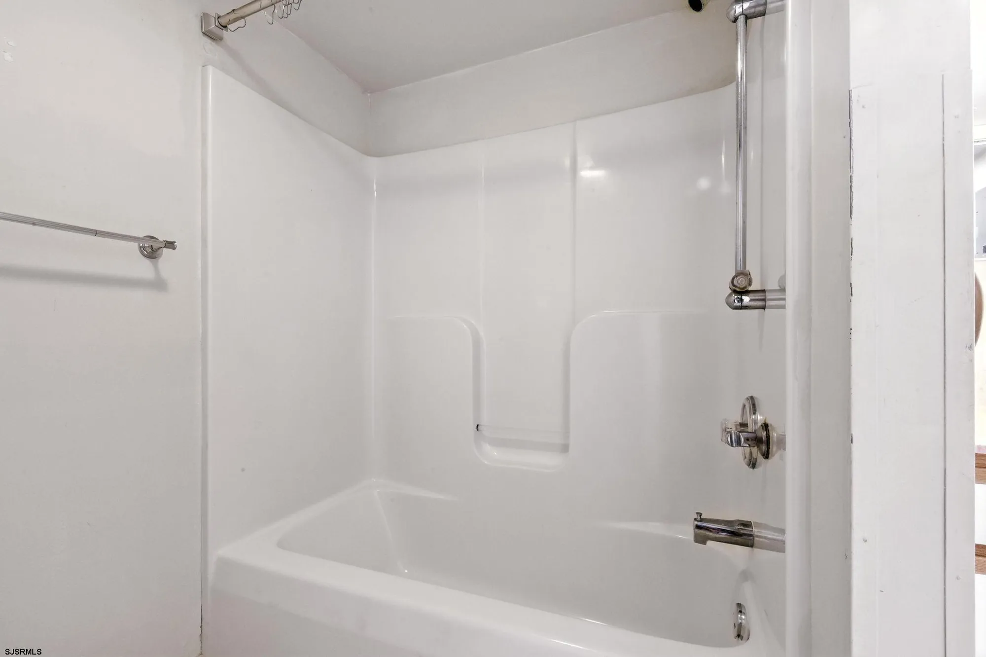 Property Slideshow image 17 of 30 | 3104 dolphin ave # 3104, Northfield, NJ, 08225