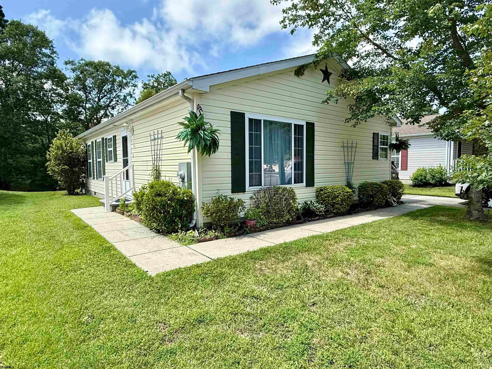 Property Slideshow image 1 of 27 | 35 knollwood dr, Mays Landing, NJ, 08330