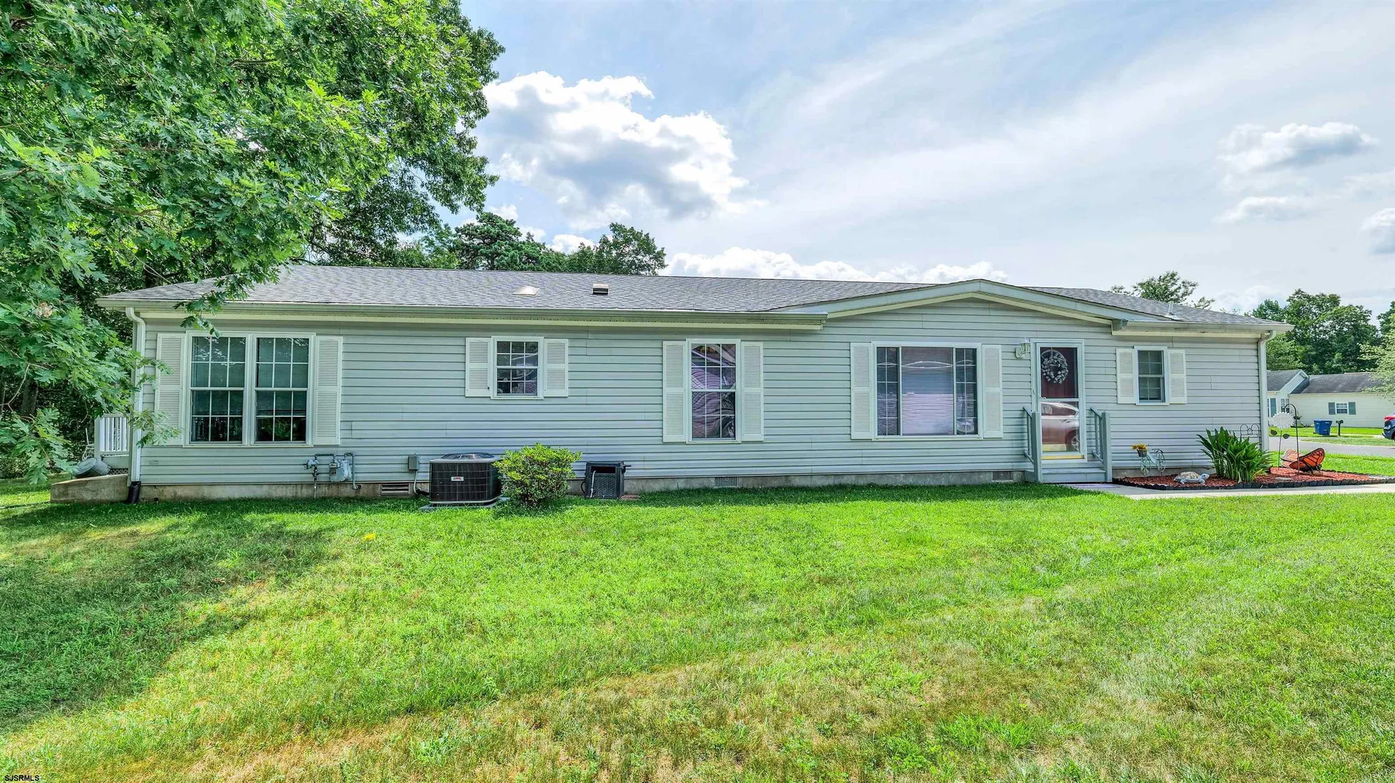 Property Slideshow image 2 of 39 | 172 turnberry ct, Mays Landing, NJ, 08330