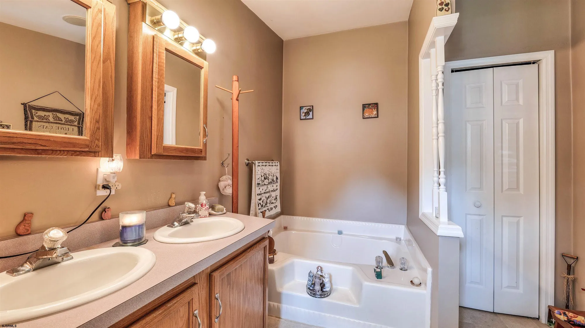 Property Slideshow image 24 of 39 | 172 turnberry ct, Mays Landing, NJ, 08330