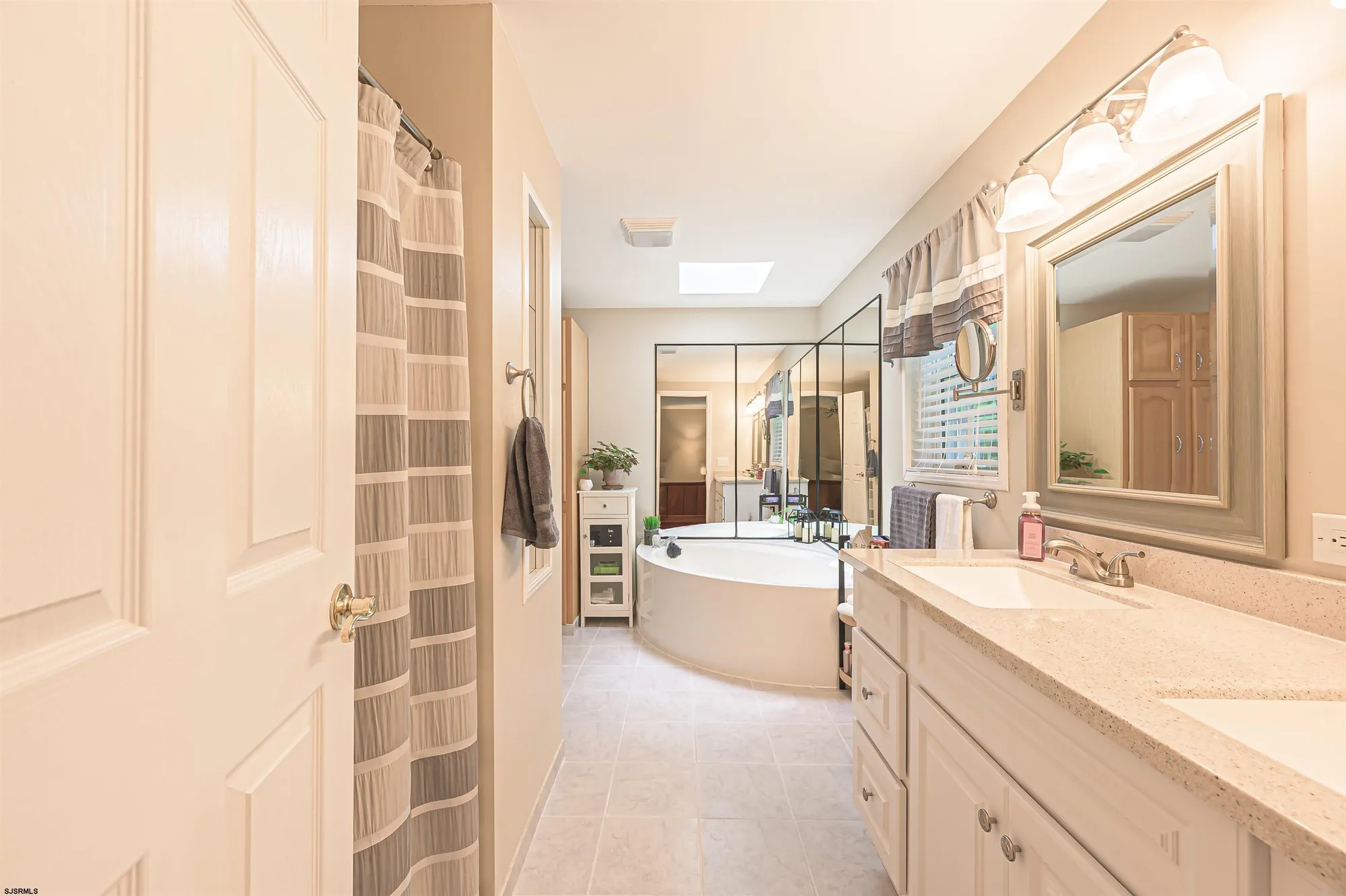 Property Slideshow image 17 of 26 | 156 muirfield ct, Mays Landing, NJ, 08330