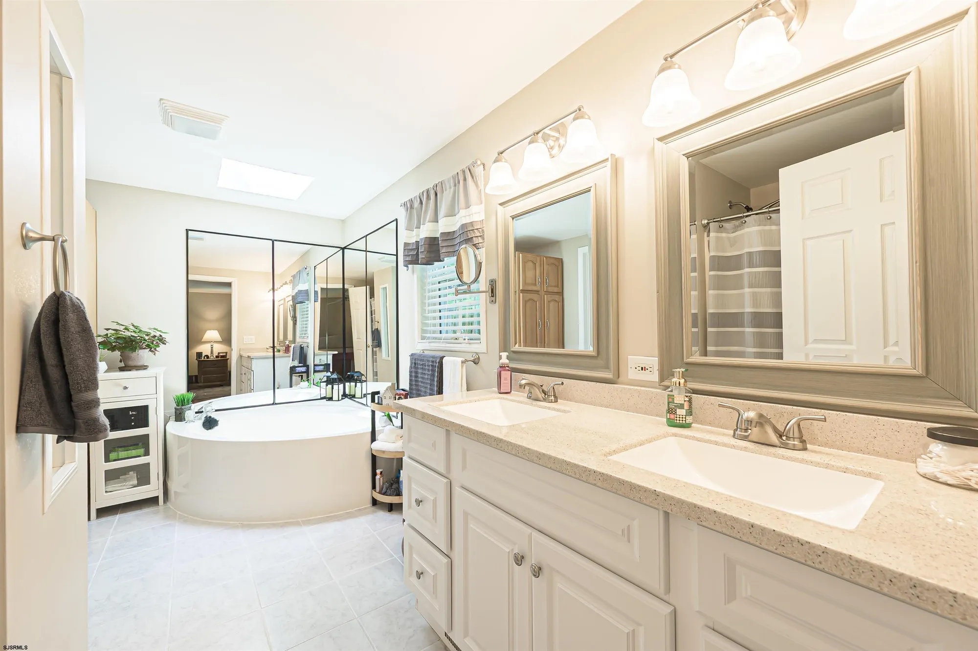 Property Slideshow image 18 of 26 | 156 muirfield ct, Mays Landing, NJ, 08330