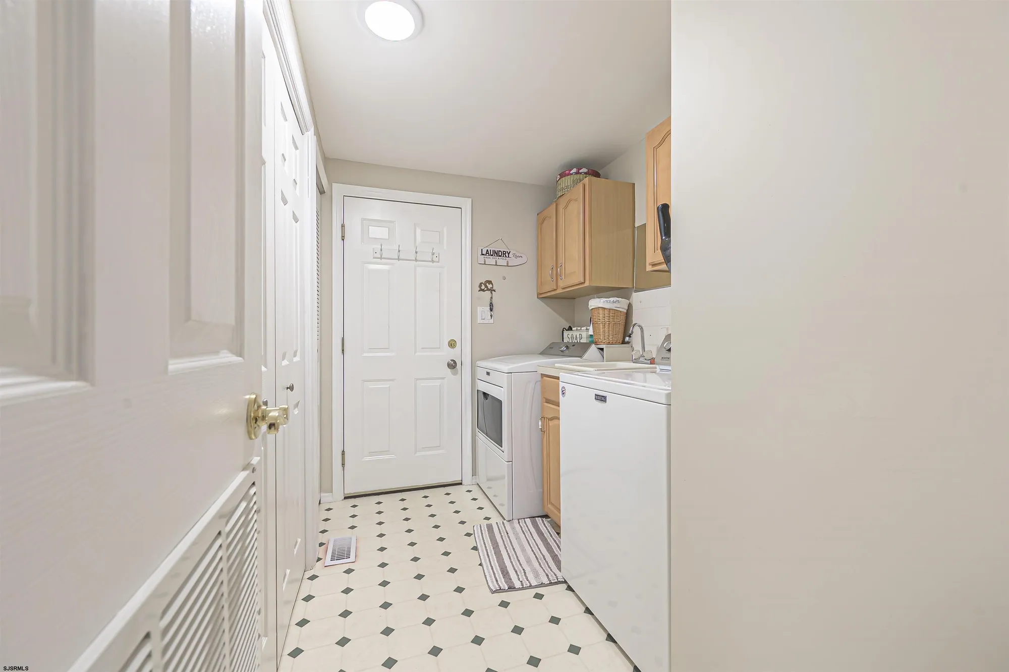 Property Slideshow image 21 of 26 | 156 muirfield ct, Mays Landing, NJ, 08330