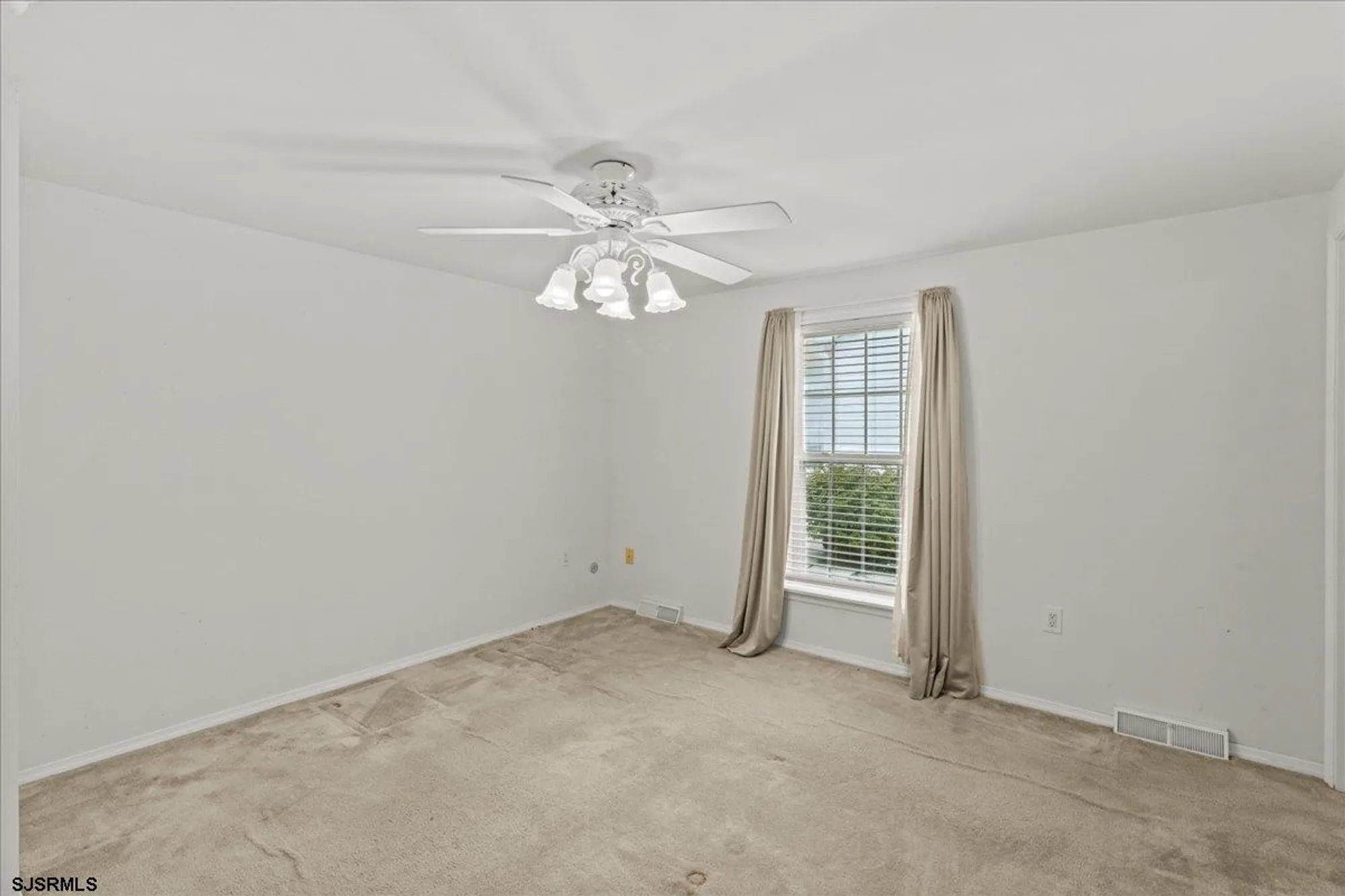 Property Slideshow image 18 of 39 | 26 baltusrol dr, Mays Landing, NJ, 08330