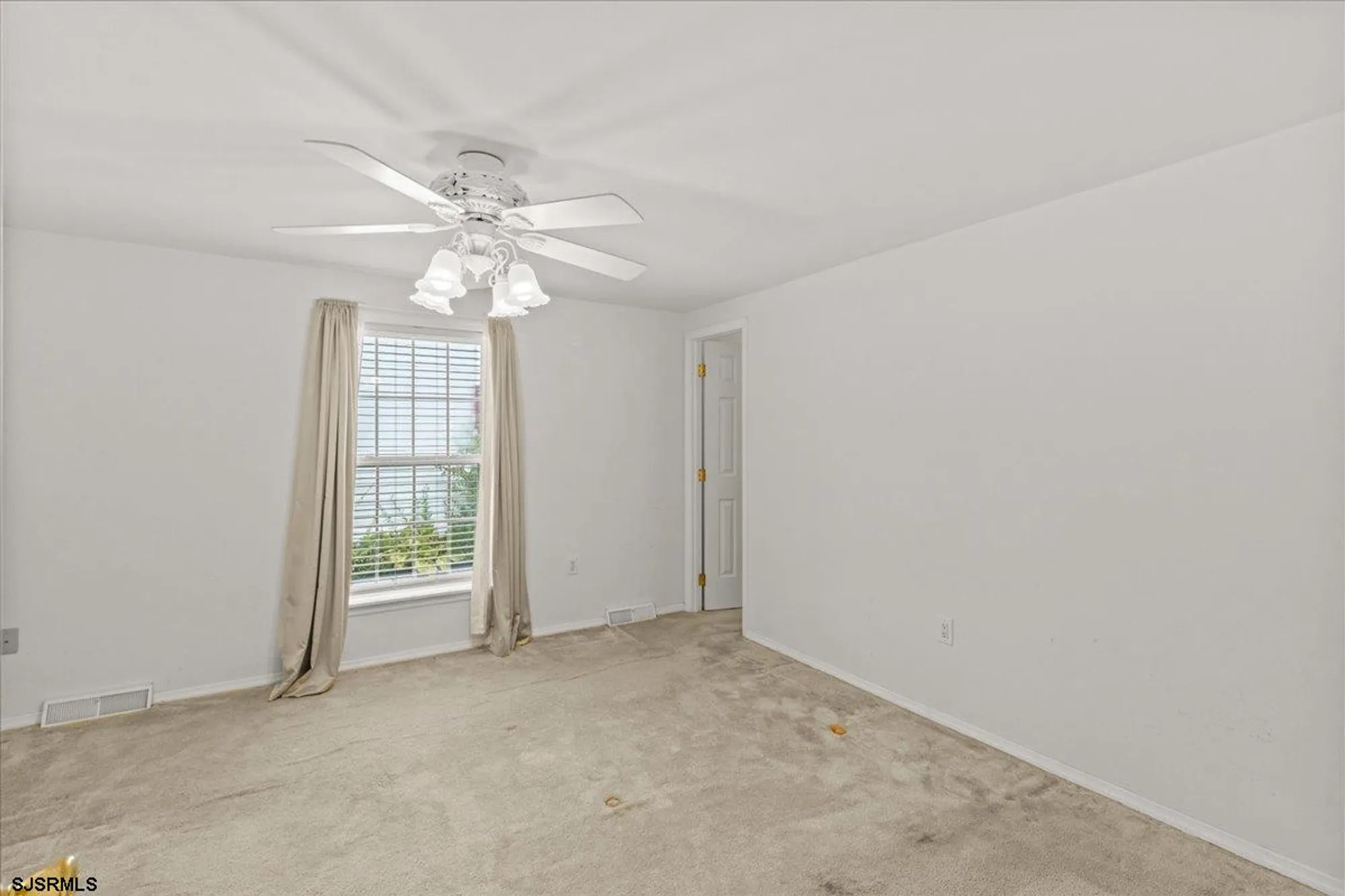 Property Slideshow image 19 of 39 | 26 baltusrol dr, Mays Landing, NJ, 08330