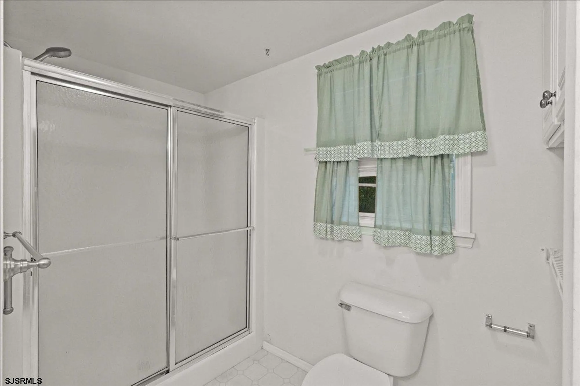 Property Slideshow image 26 of 39 | 26 baltusrol dr, Mays Landing, NJ, 08330