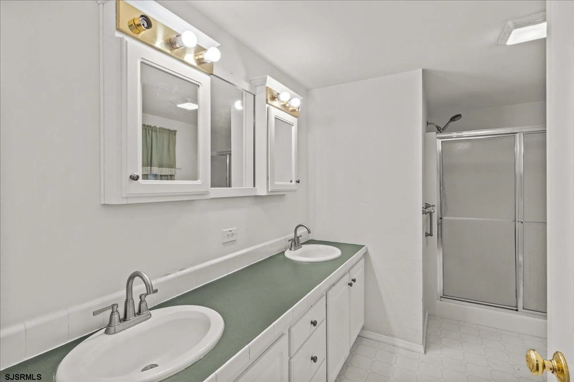 Property Slideshow image 27 of 39 | 26 baltusrol dr, Mays Landing, NJ, 08330
