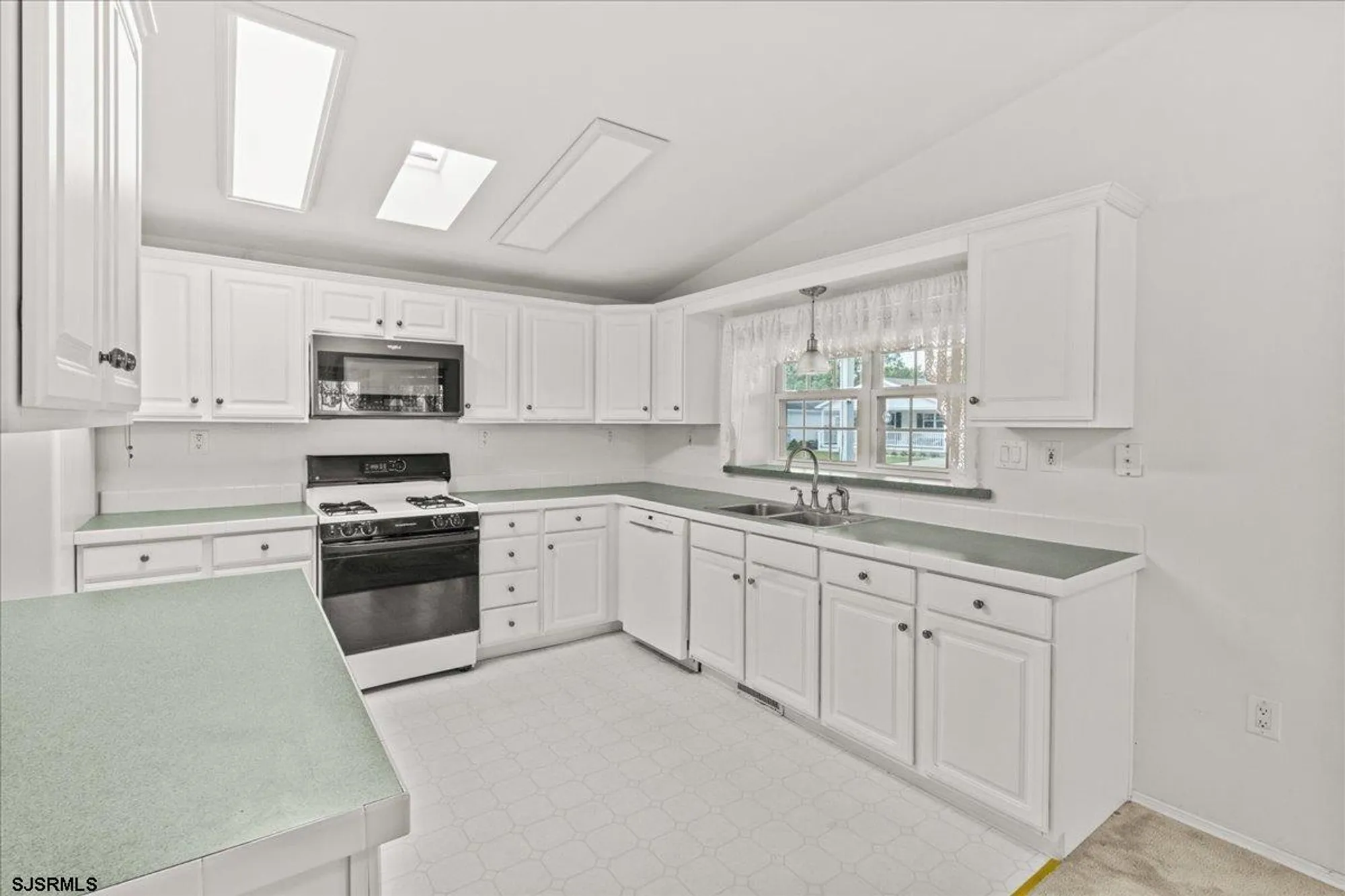 Property Slideshow image 10 of 39 | 26 baltusrol dr, Mays Landing, NJ, 08330