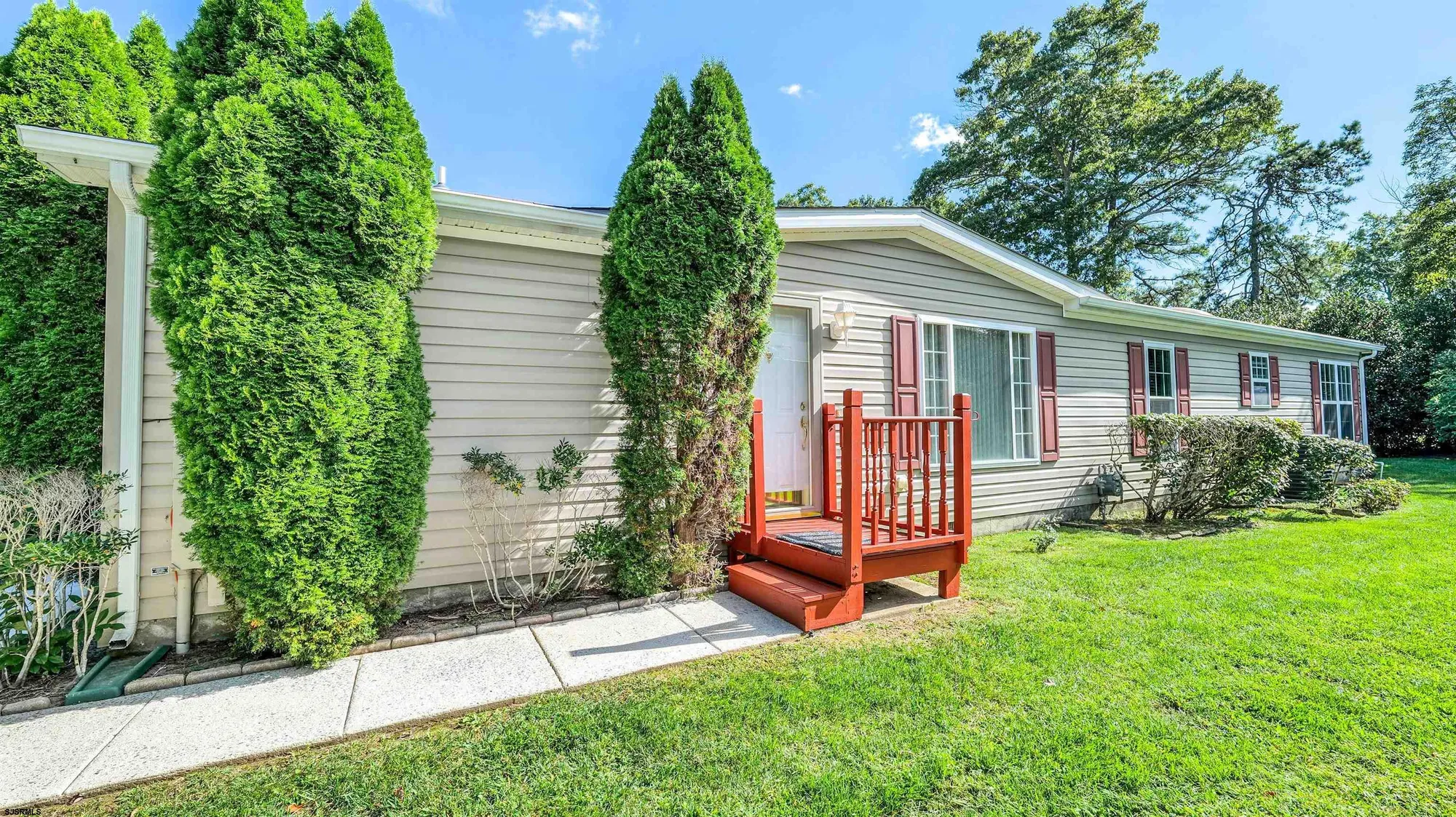 Property Slideshow image 2 of 34 | 218 burning tree ct, Mays Landing, NJ, 08330