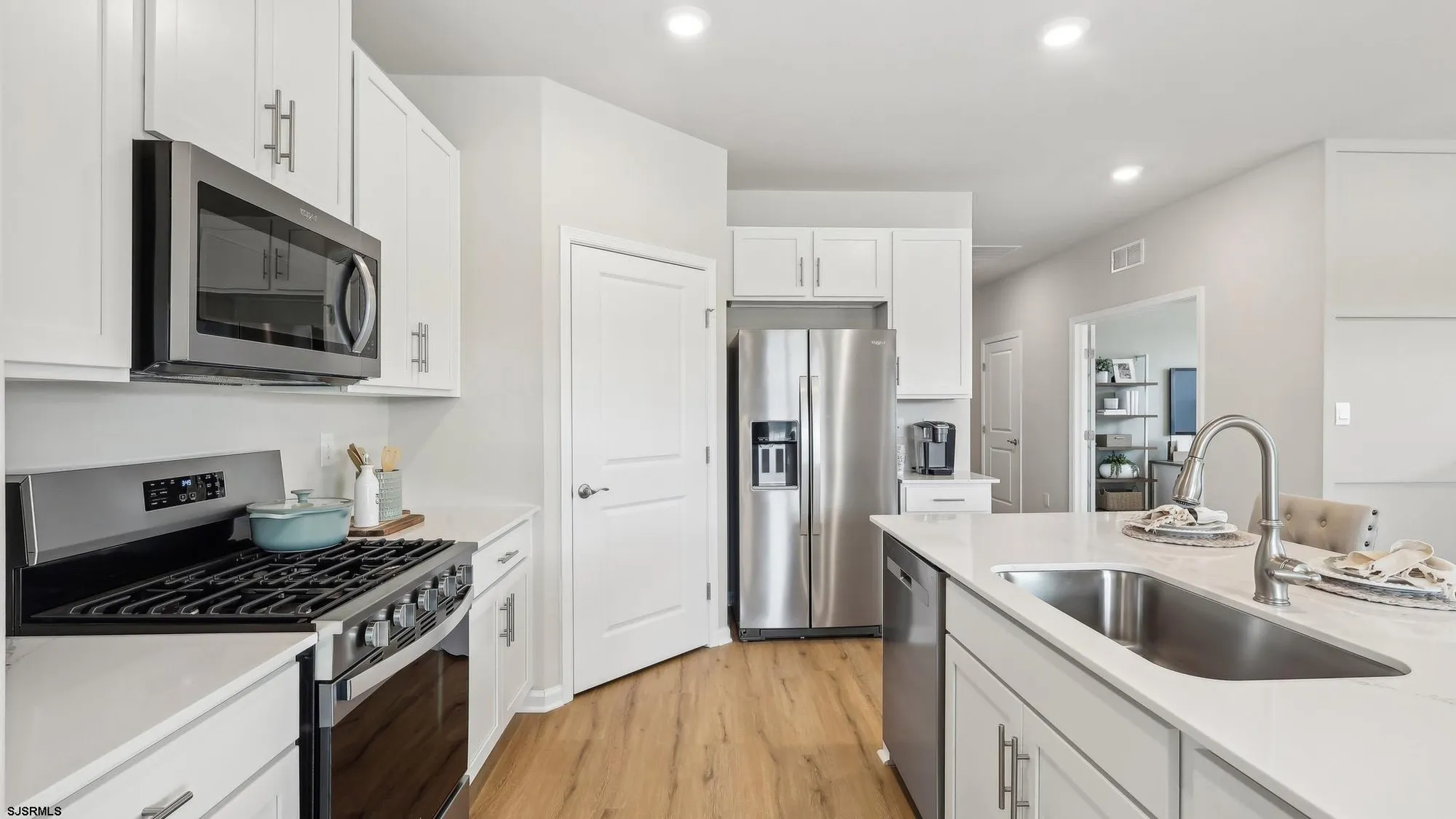 Property Slideshow image 19 of 33 | 252 huntington dr, Egg Harbor Township, NJ, 08234