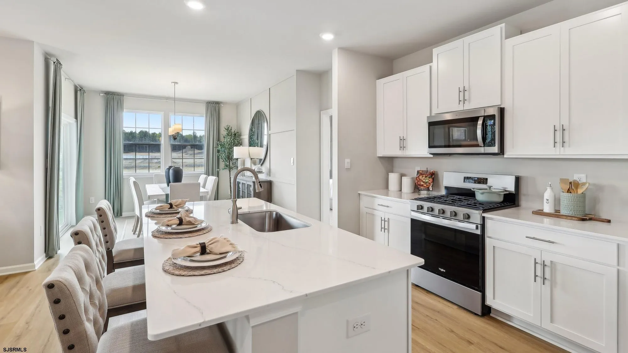 Property Slideshow image 12 of 33 | 252 huntington dr, Egg Harbor Township, NJ, 08234